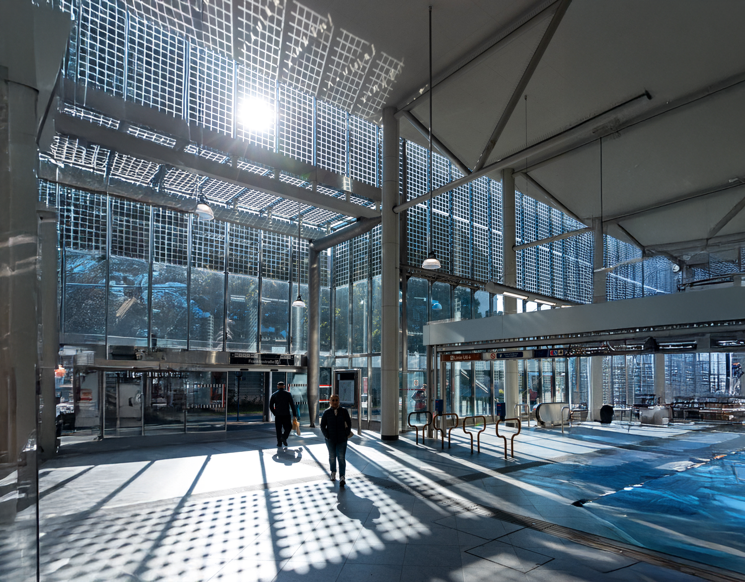 In Floridsdorf ging die erste Fassaden-PV-Anlage in Betrieb