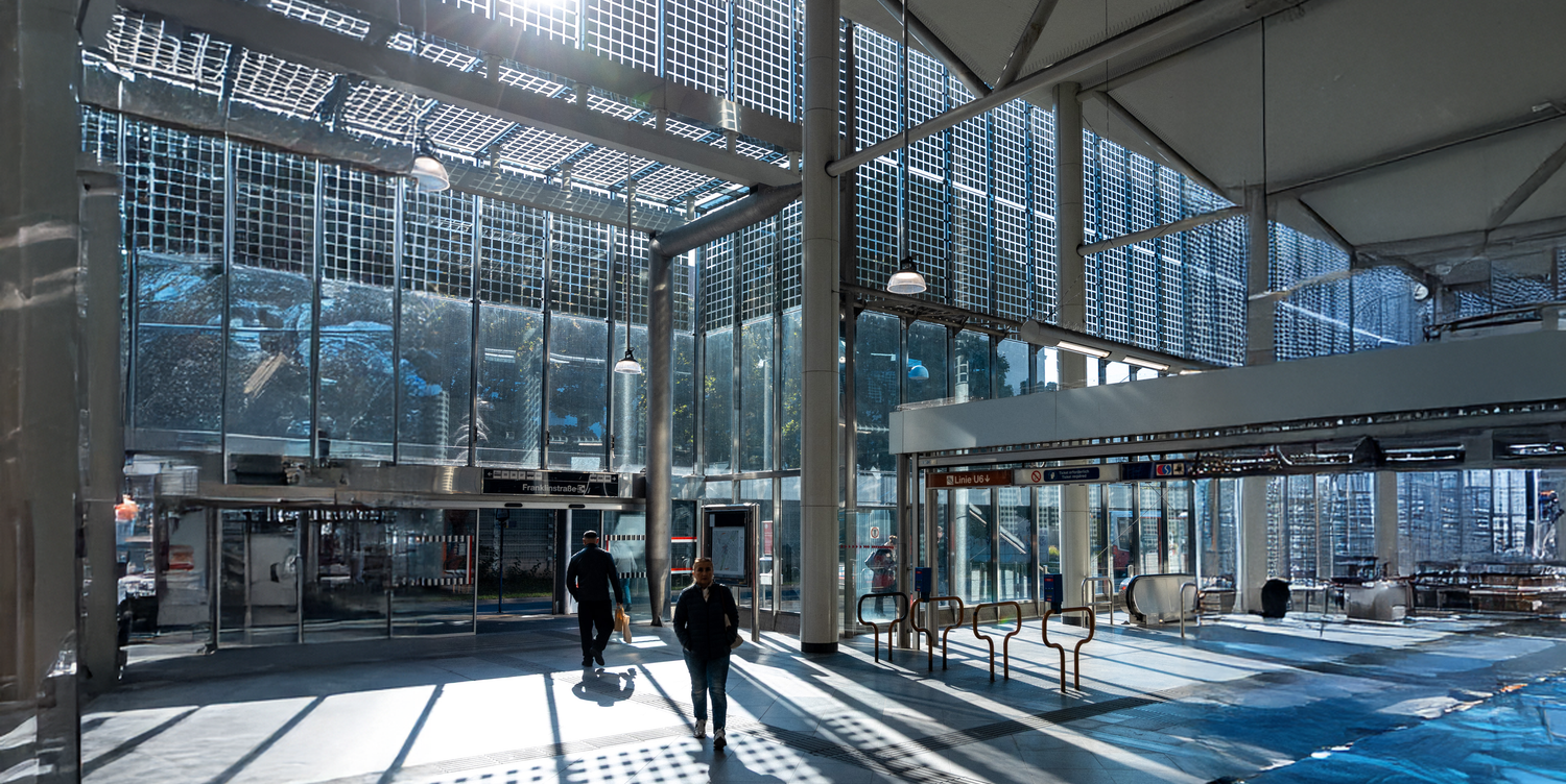 Heute.at - Strahlende Neuerung – U6 Floridsdorf hat nun PV-Fassade