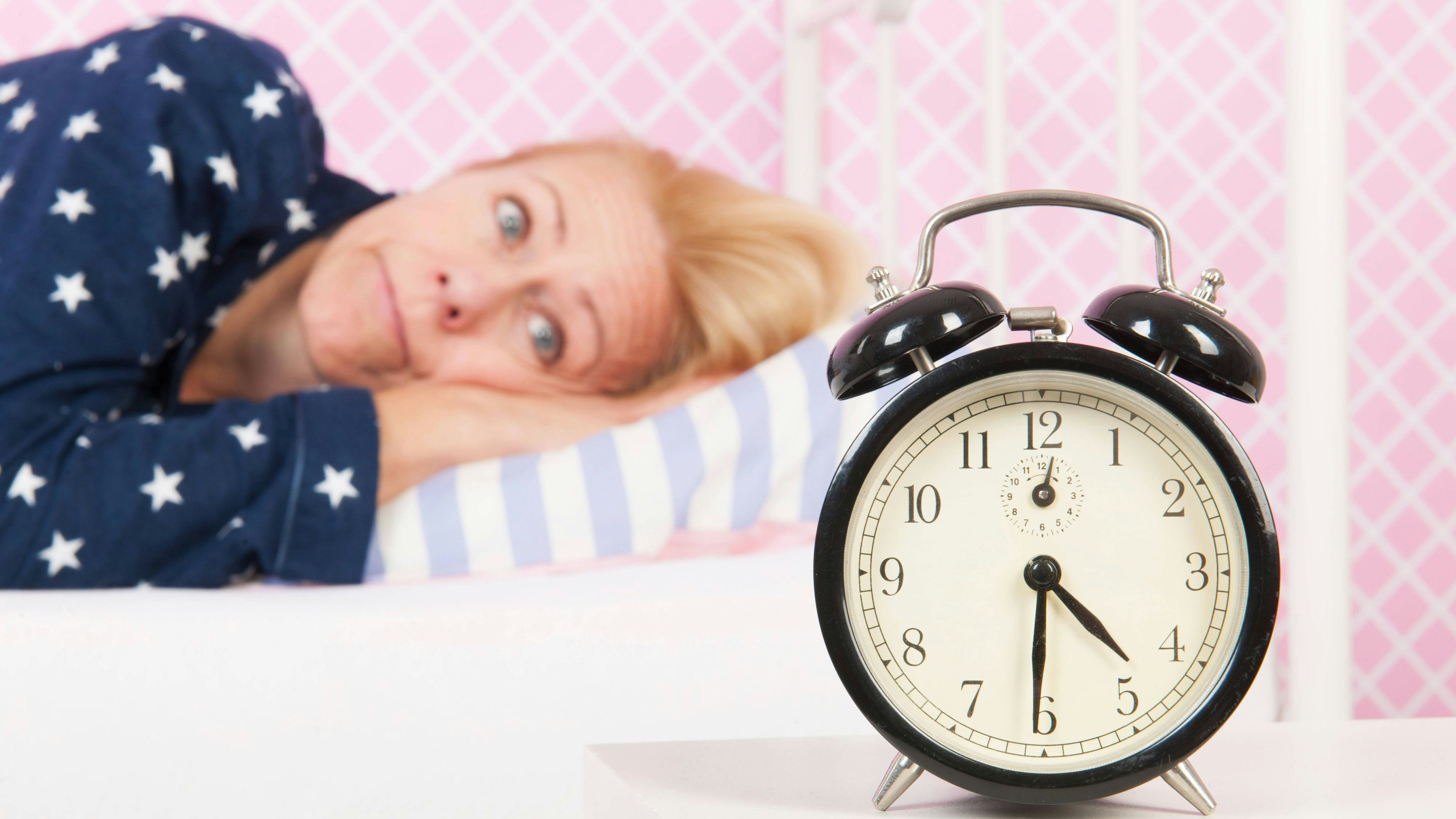 Heute.at - Du wachst morgens vorm Wecker auf? Das steckt dahinter