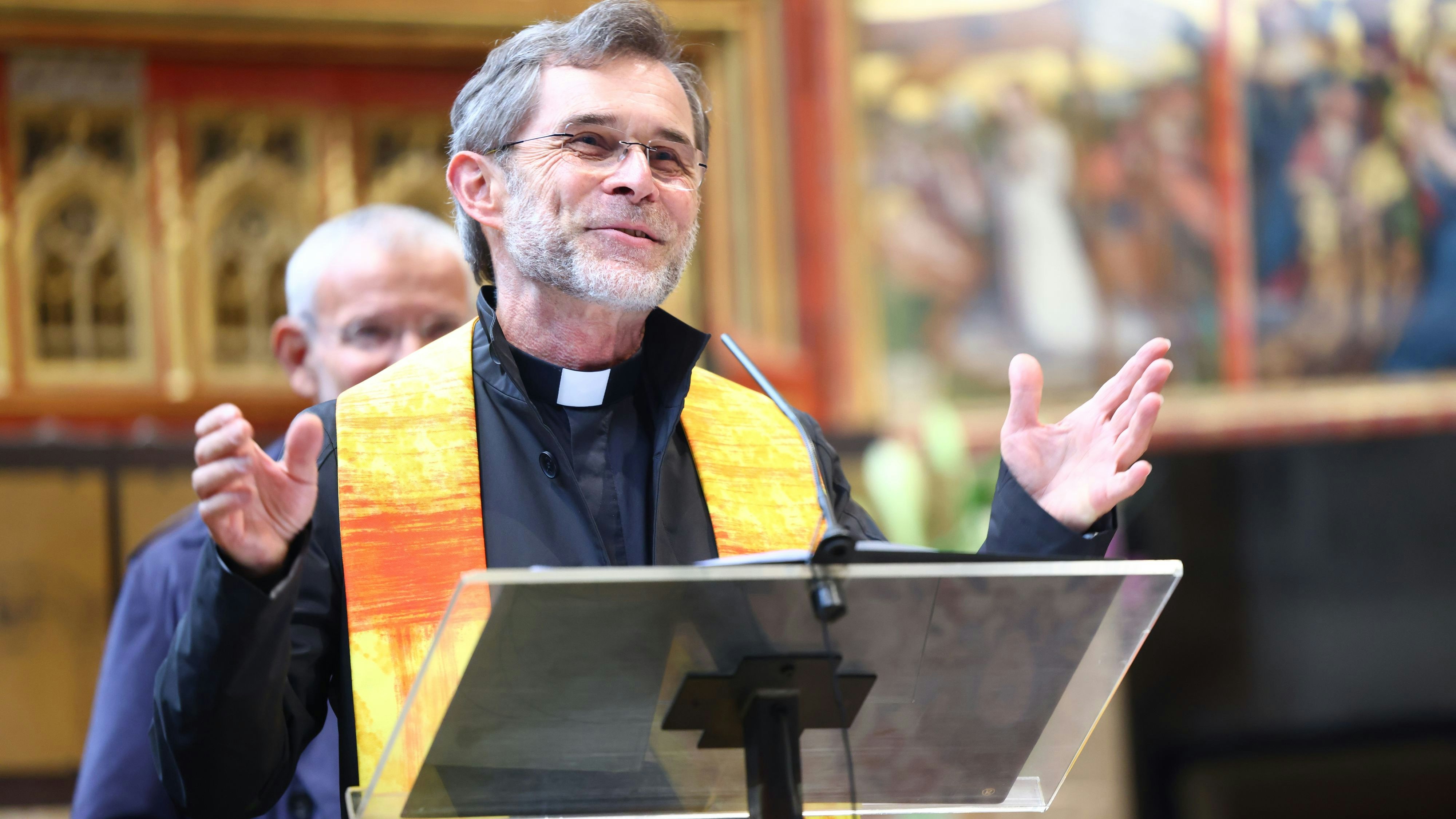 Heute.at - Grünwidl ist Wiens Erzbischof: Bürgermeister gratuliert