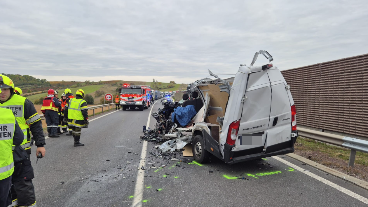 Heute.at - Nordautobahn nach Todes-Crash komplett gesperrt
