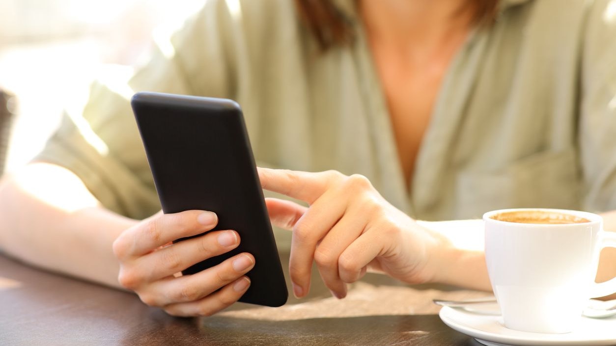 Heute.at - Das macht jede zweite Frau als Erstes in der Früh