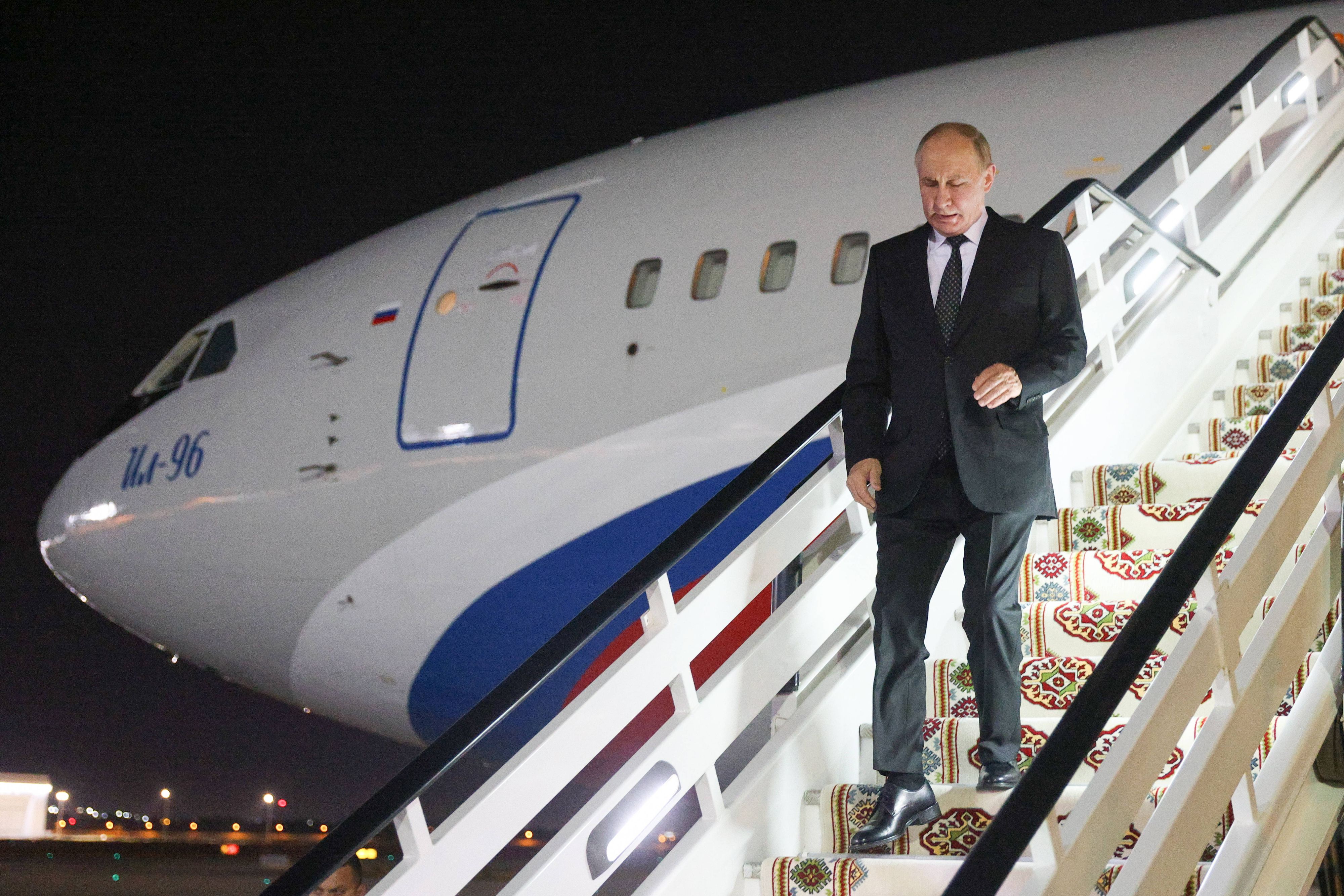 Wladimir Putin müsste auf dem Weg nach Budapest über die Ukraine oder die EU fliegen. 