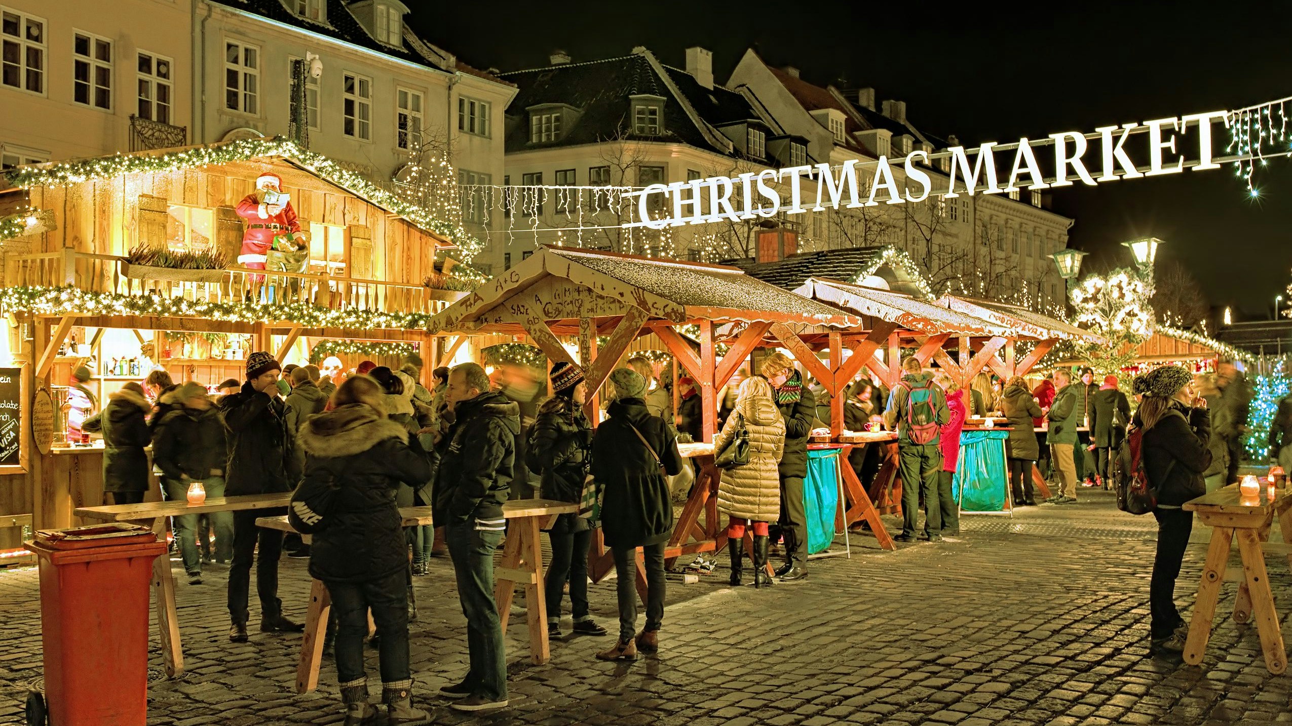 Im Winter, wenn es kalt ist, dreht sich alles um Gemütlichkeit, und nirgendwo ist es gemütlicher als in Kopenhagen.