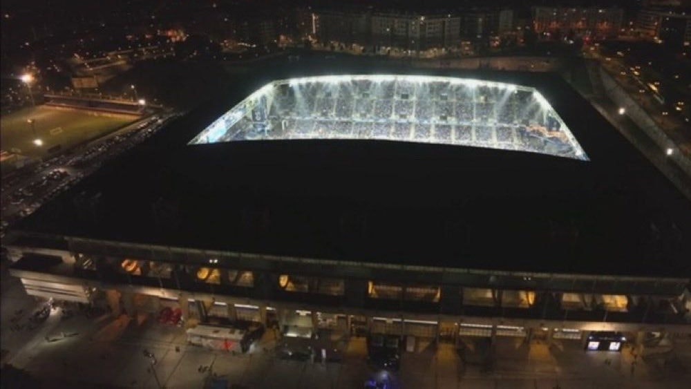 Heute.at - Fußballer-Protest auf dem Feld wegen Barca-Spiel