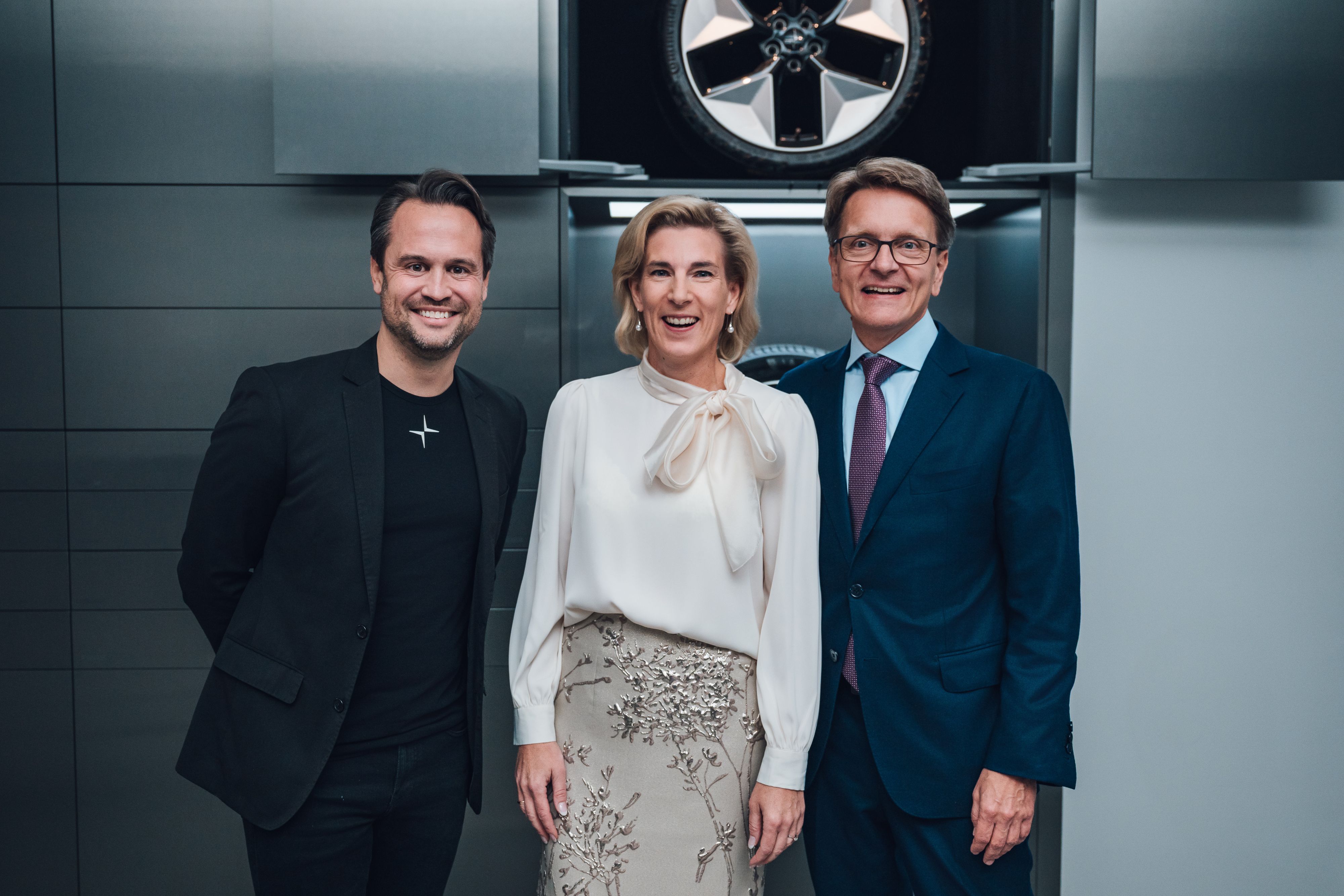 Polestar-Geschäftsführer Matthias Schabetsberger mit der Familie Keusch