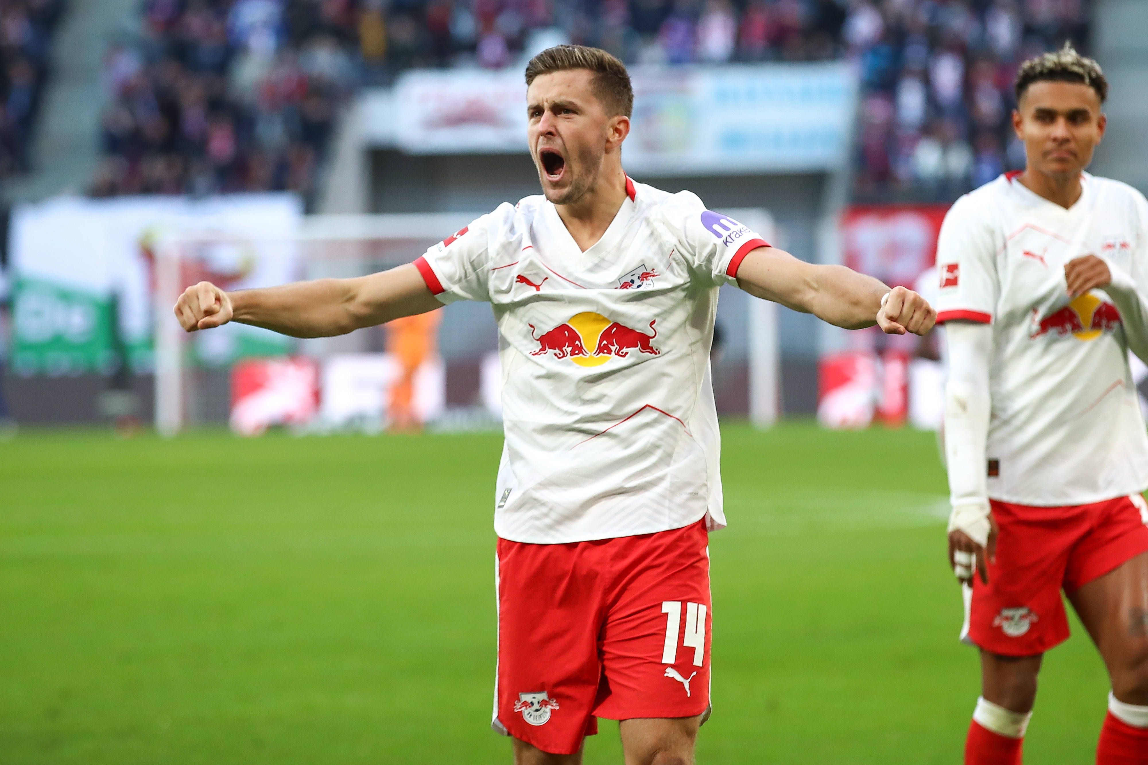 Christoph Baumgartner jubelt über zwei Tore.