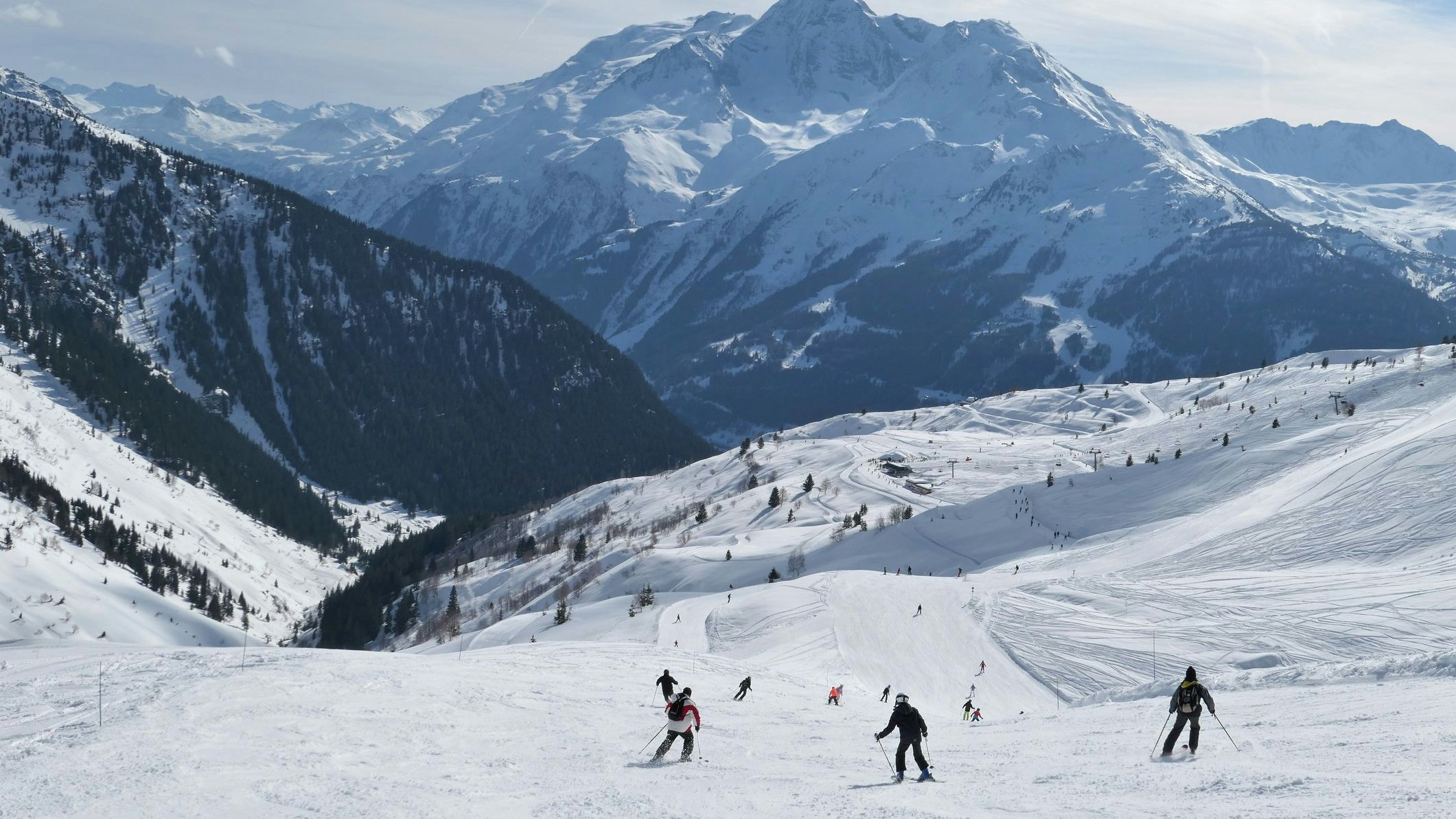 La Rosière ist als Schneeparadies bekannt – dank einer Höhe von 1850 Metern bleibt die weisse Pracht lange liegen. Der März ist ideal, um bei blauem Himmel und ohne Minusgrade Ski zu fahren.