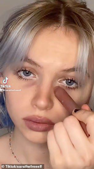 Ein neuer TikTok-Trend, der Aufsehen erregt: Wer keine Augenringe hat, darf sie sich jetzt auch schminken.