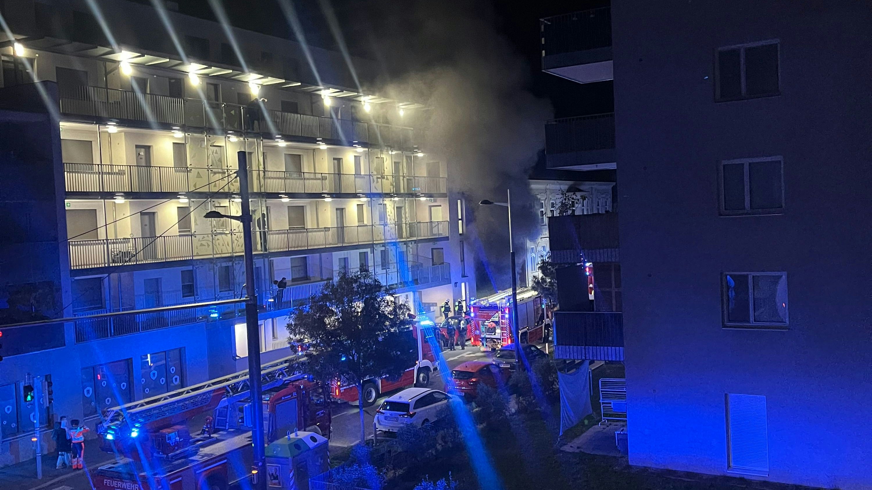 Heute.at - Feuer-Alarm! Zwei Autos in Tiefgarage in Flammen