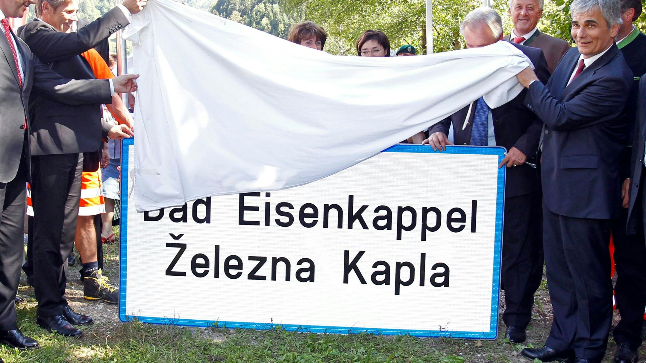 Heute.at - Nächtlicher Angriff auf zweisprachige Ortstafeln