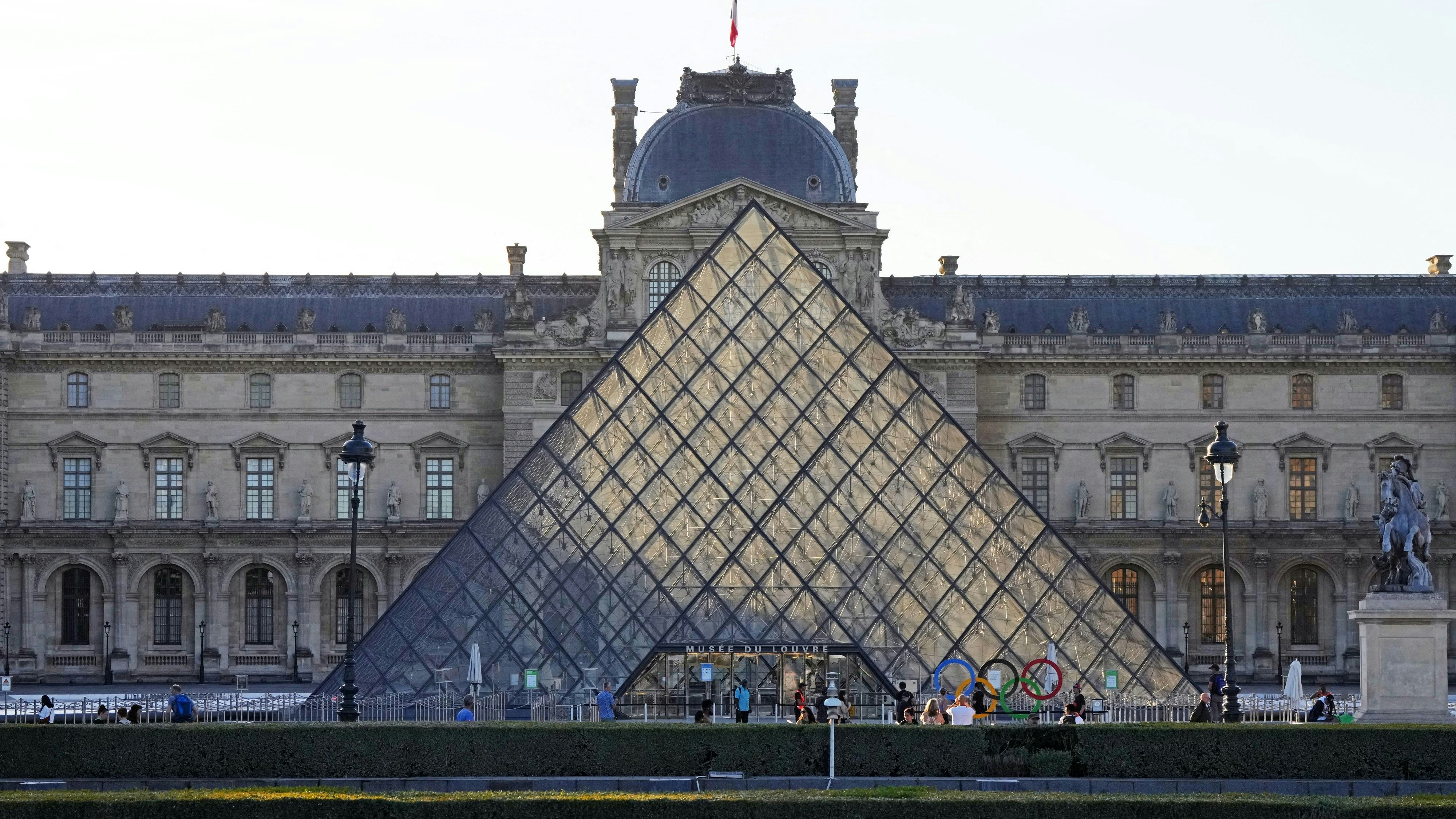Heute.at - So kamen die Räuber ins berühmteste Museum der Welt