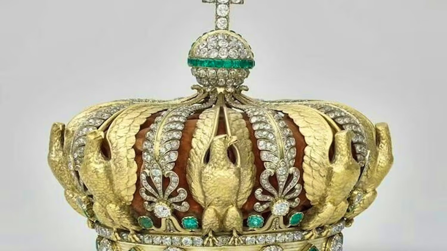 Die Krone von Kaiserin Eugenie wurde nach dem Coup beschädigt wieder aufgefunden.