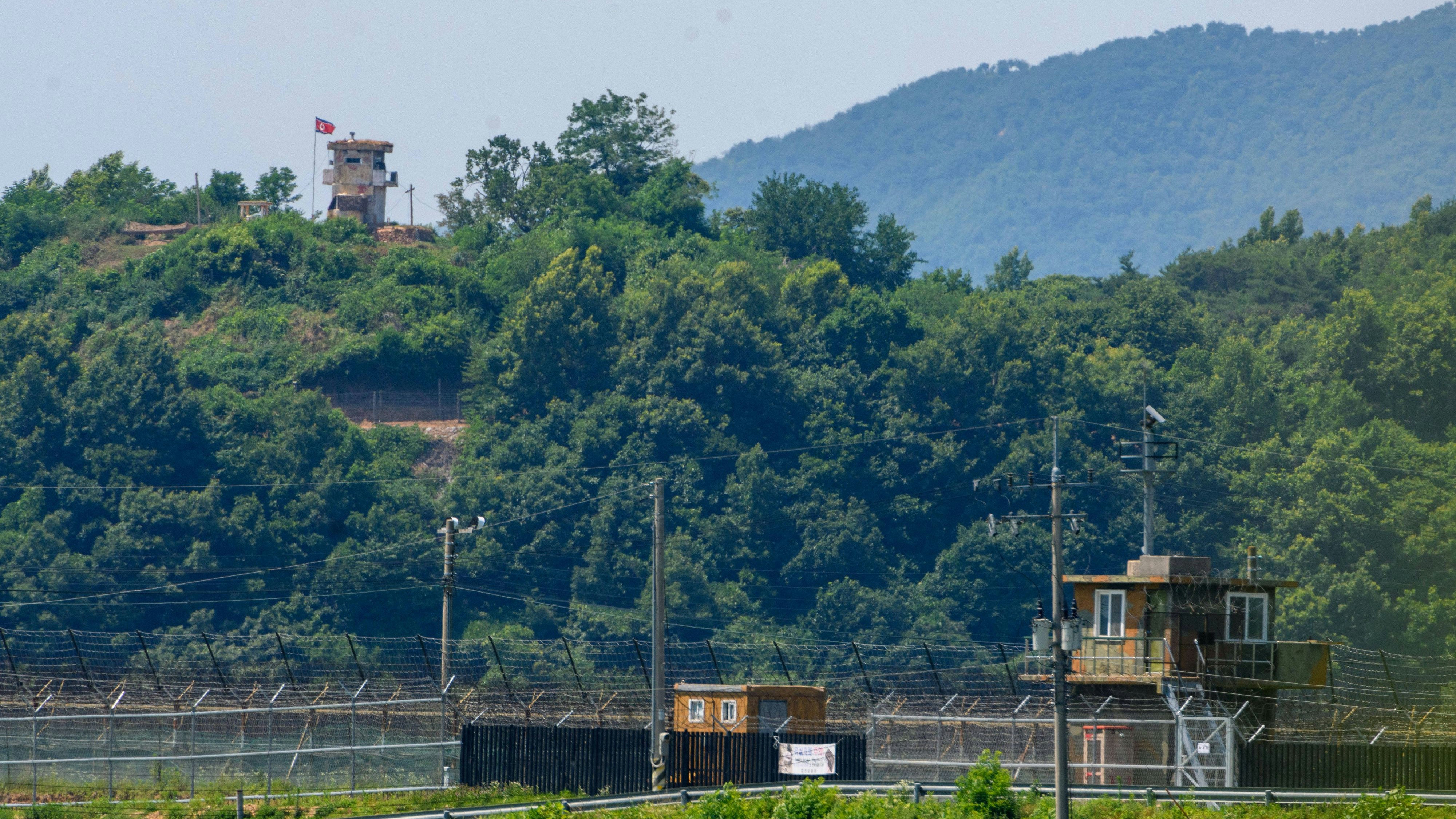 Heute.at - Nordkoreanischer Soldat flieht über Grenze in den Süden