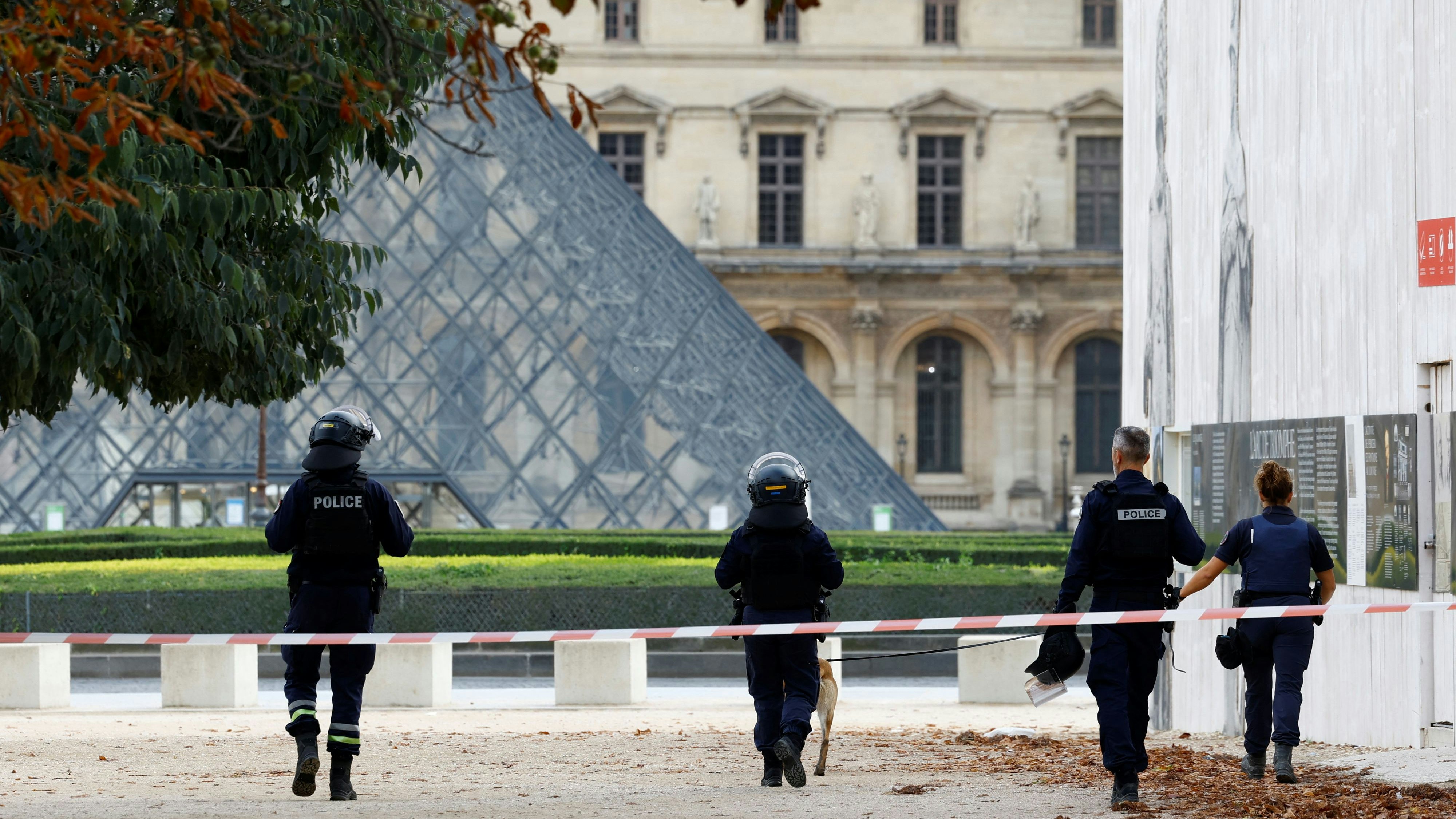 Heute.at - Raubüberfall auf Louvre – Napoleons Juwelen sind weg!