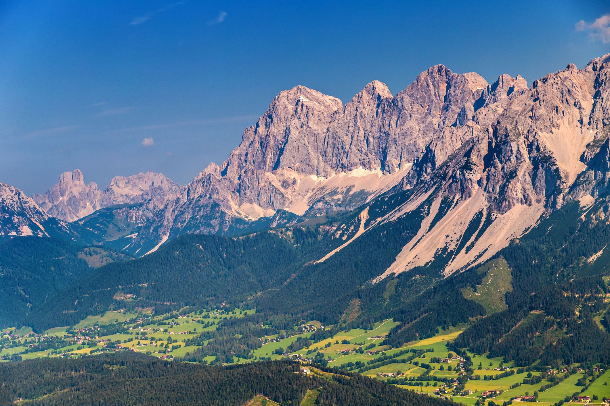 Das Urlauberpaar wollte mit einem Mietauto auf den Hohen Dachstein fahren.