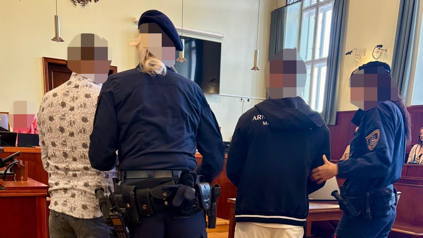 Die beiden Angeklagten vor Gericht