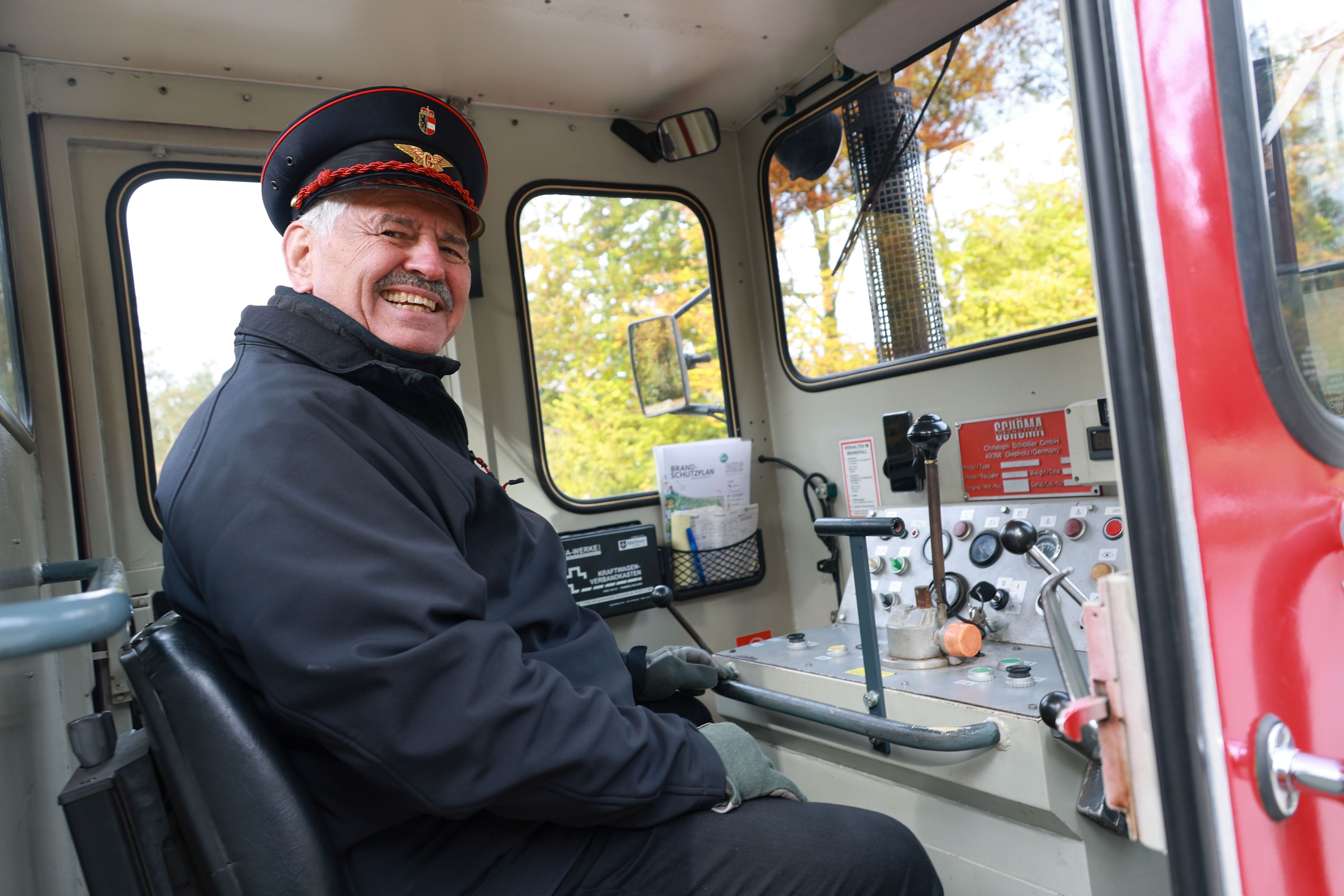 Im Freilichtmuseum Großgmain bei Salzburg ist Karl Gruber jetzt Lockführer.