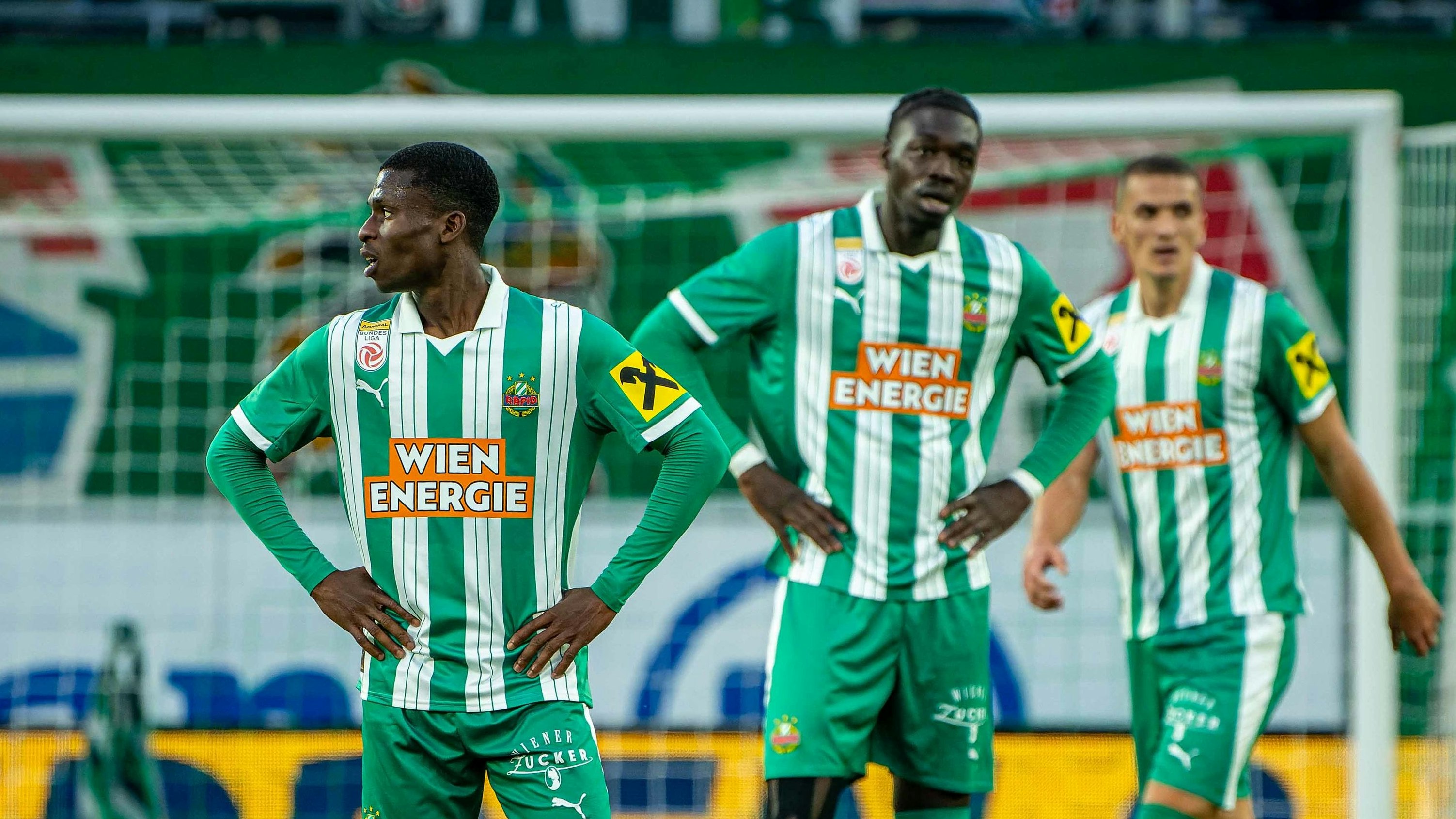 Heute.at - Fans rechnen mit Rapid ab: Erbärmlicher als im Derby