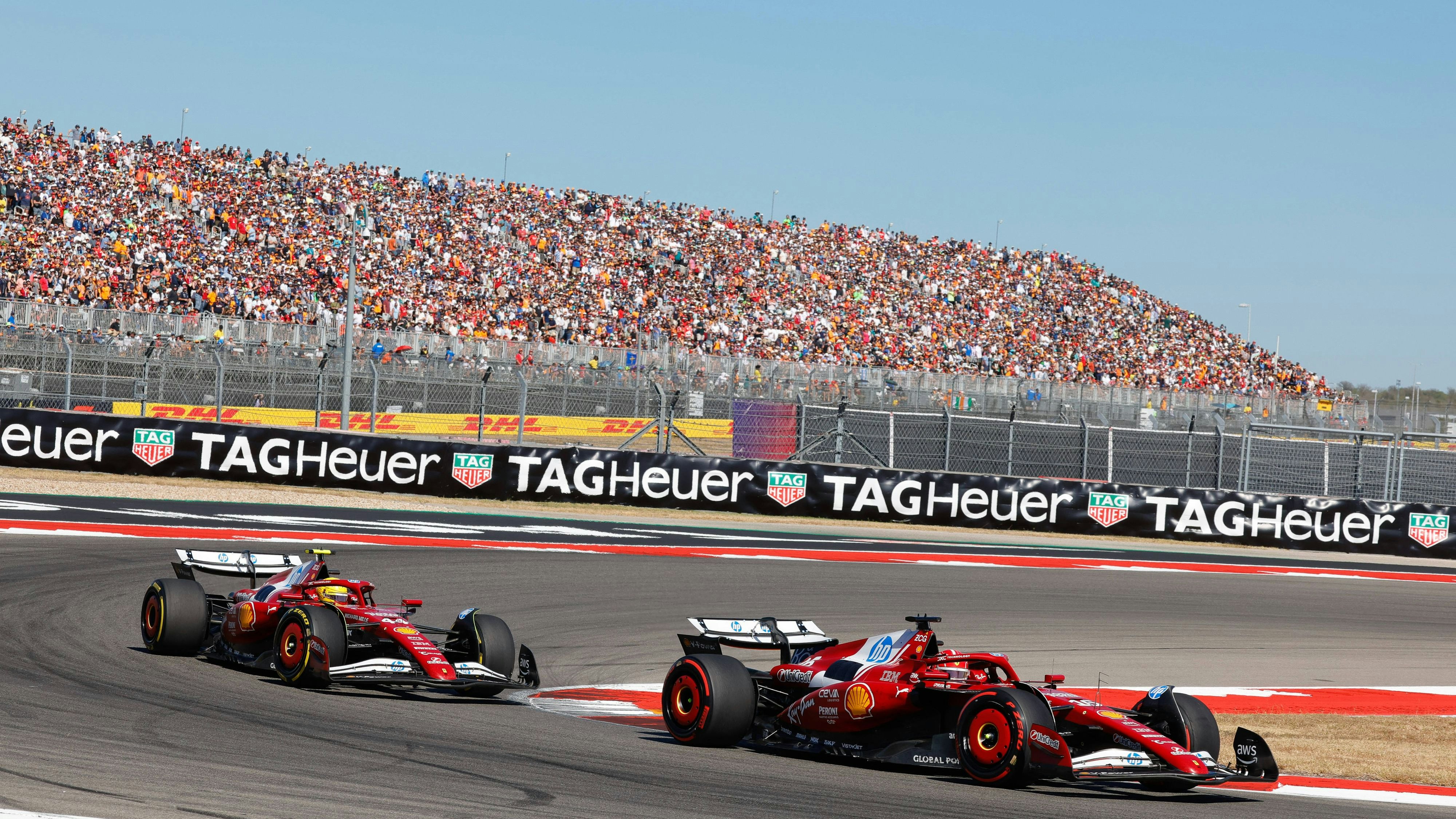 Leclerc wehrte Hamiltons Angriffe auf sein Premieren-Podium hart ab.