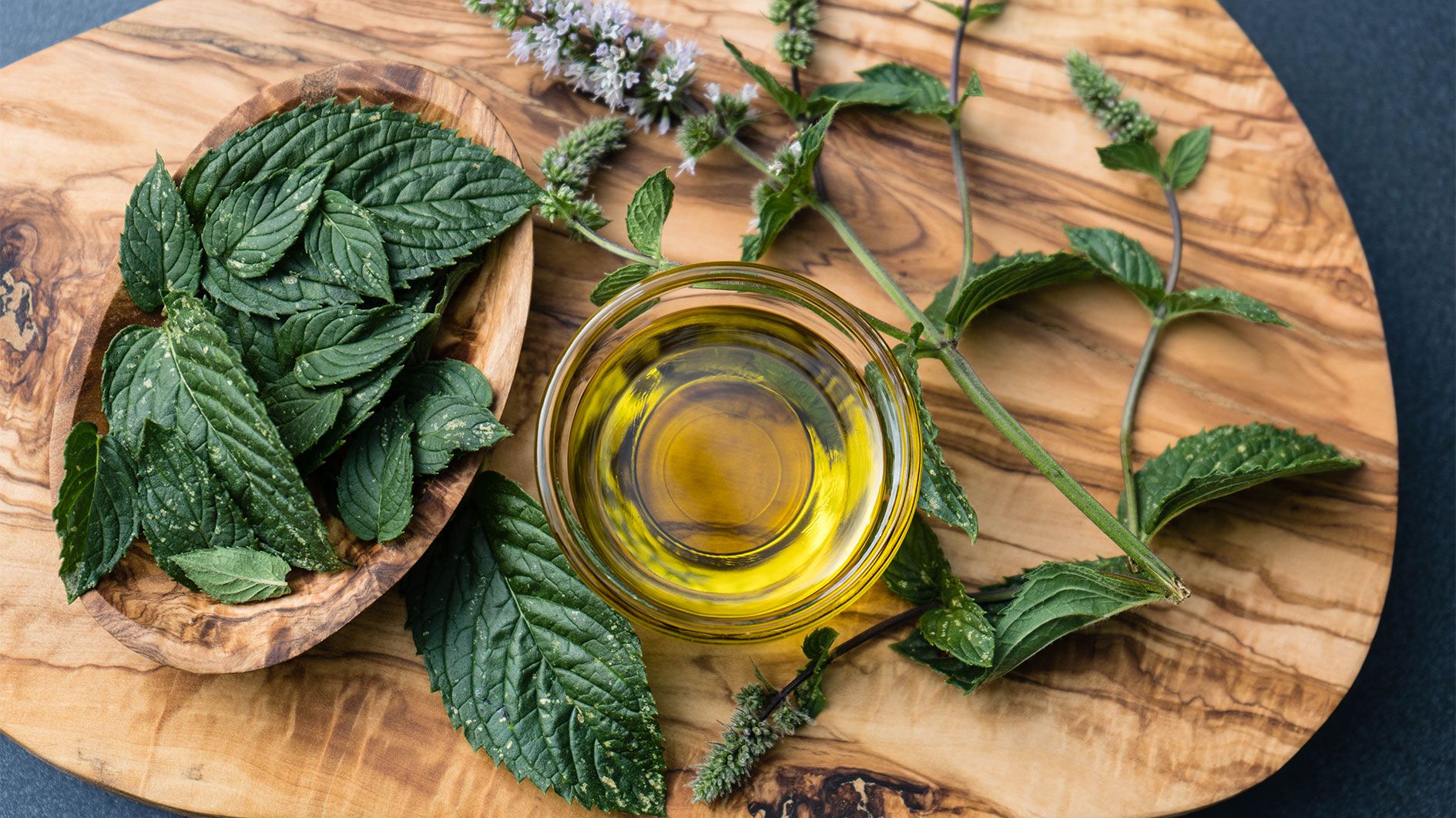 Speer-Minze-Tee soll nicht nur die Haut klären, sondern auch bei Akne helfen können.