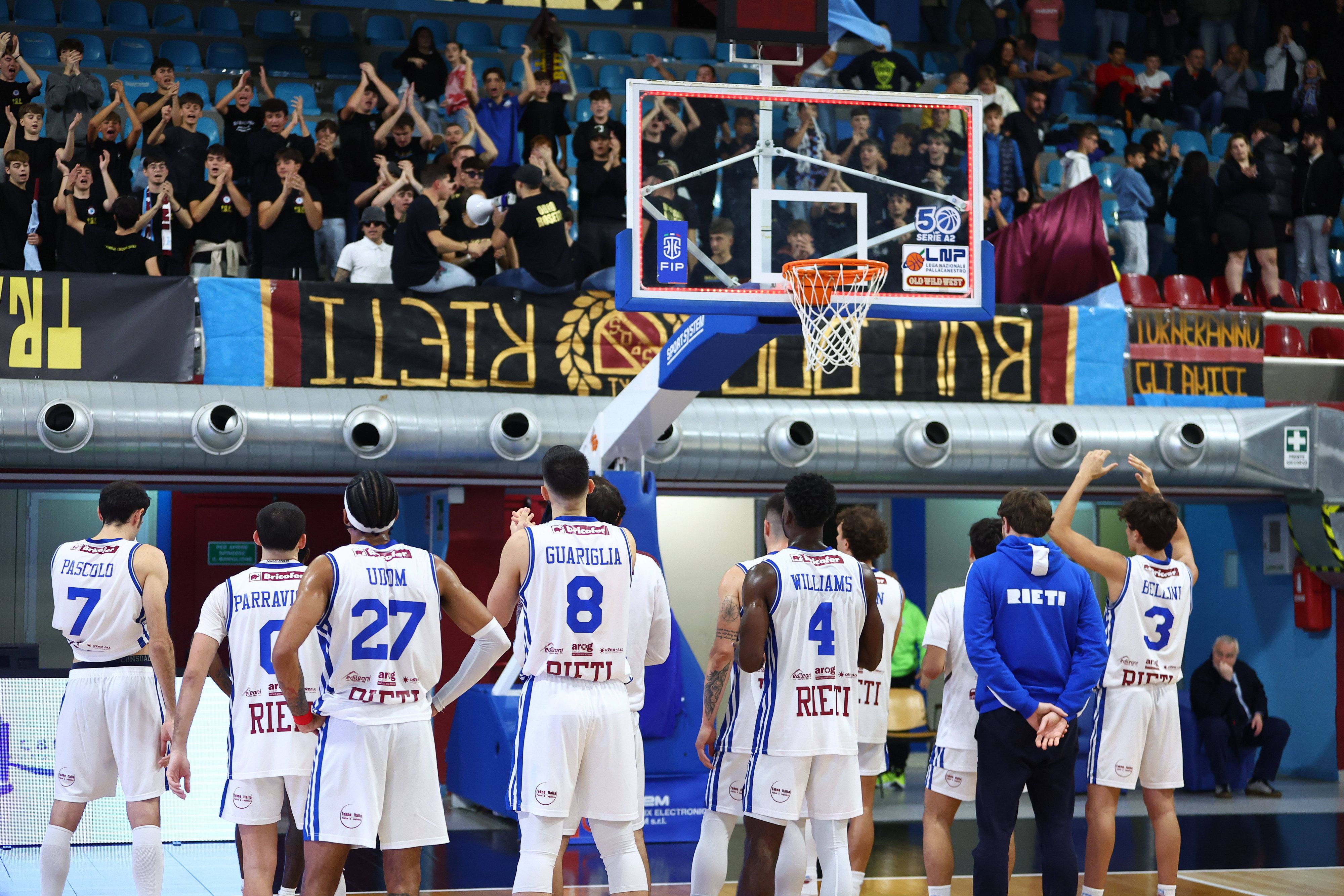 Pistoia-Profis nach dem Match mit Fans