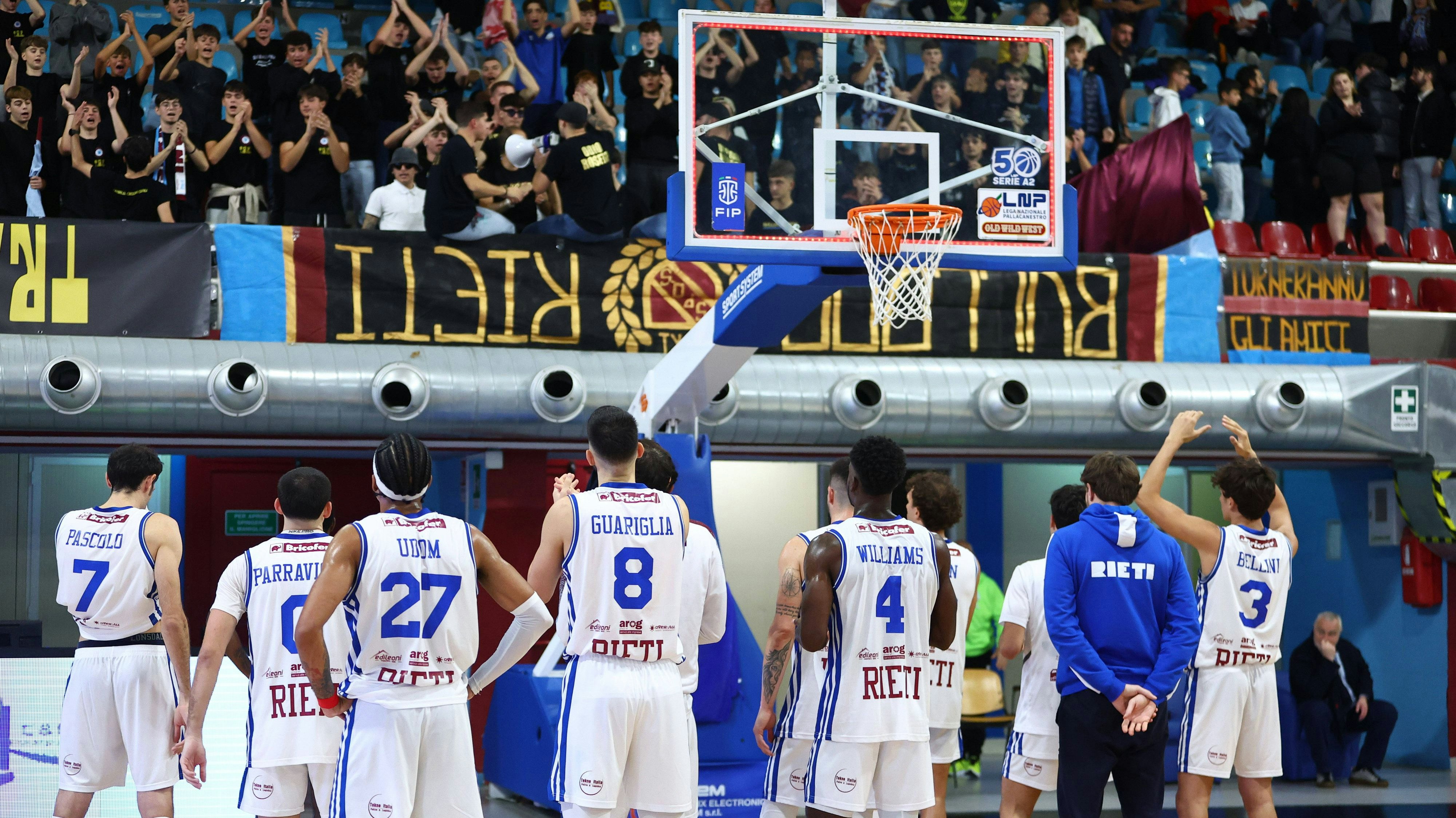 Heute.at - Fans mit Steinen beworfen – Busfahrer gestorben