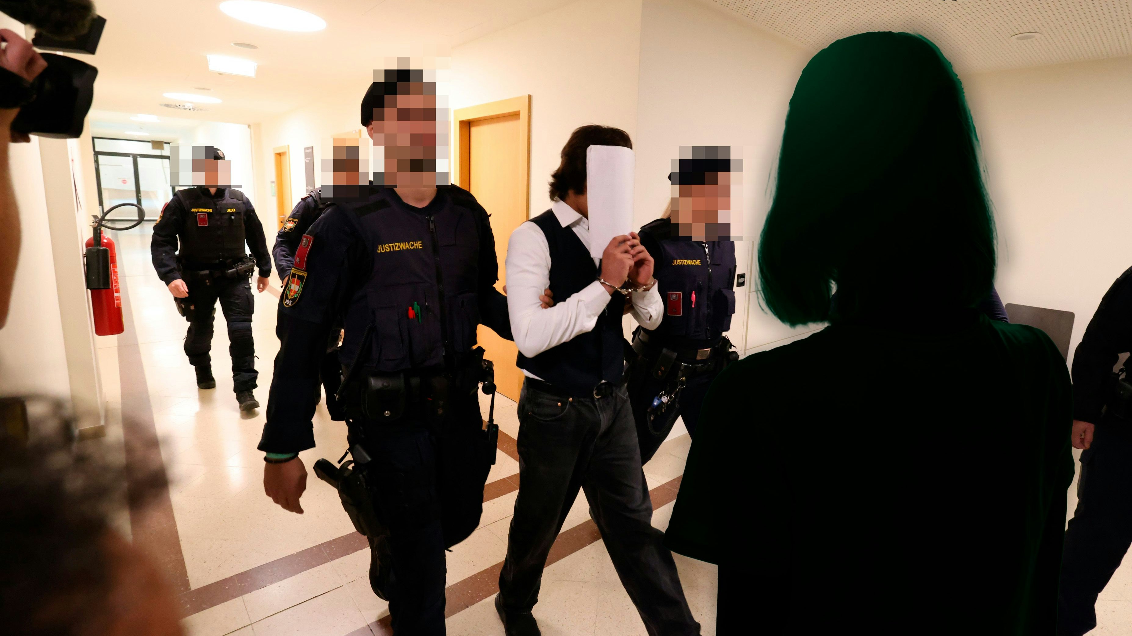 Heute.at - Lehrerin (29) missbraucht – jetzt sind Urteile da