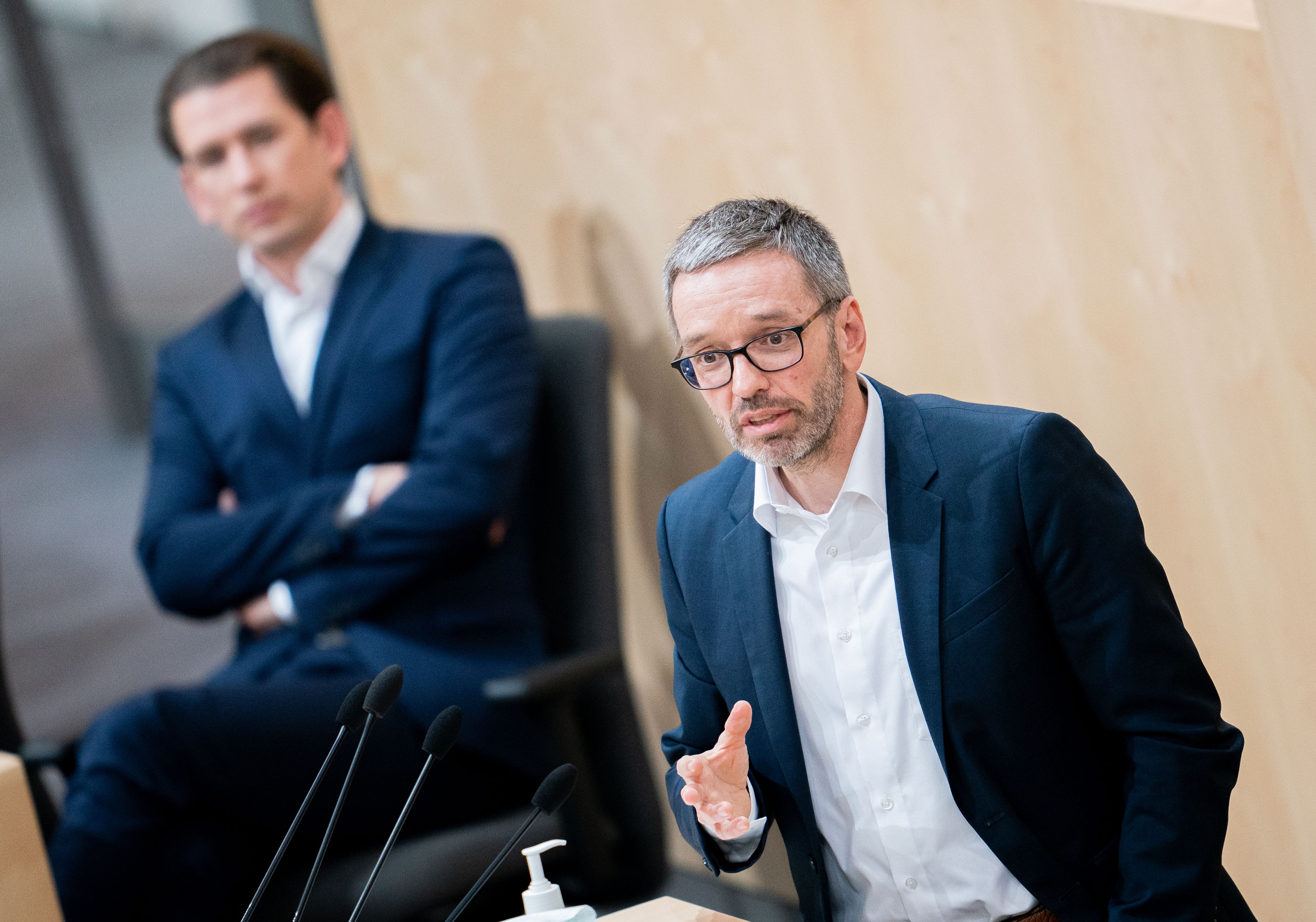 Ein angebliches Gespräch zwischen FPÖ-Chef Herbert Kickl und Ex-Kanzler Sebastian Kurz kursiert derzeit online – Betrüger nutzen es als Köder für Investments.