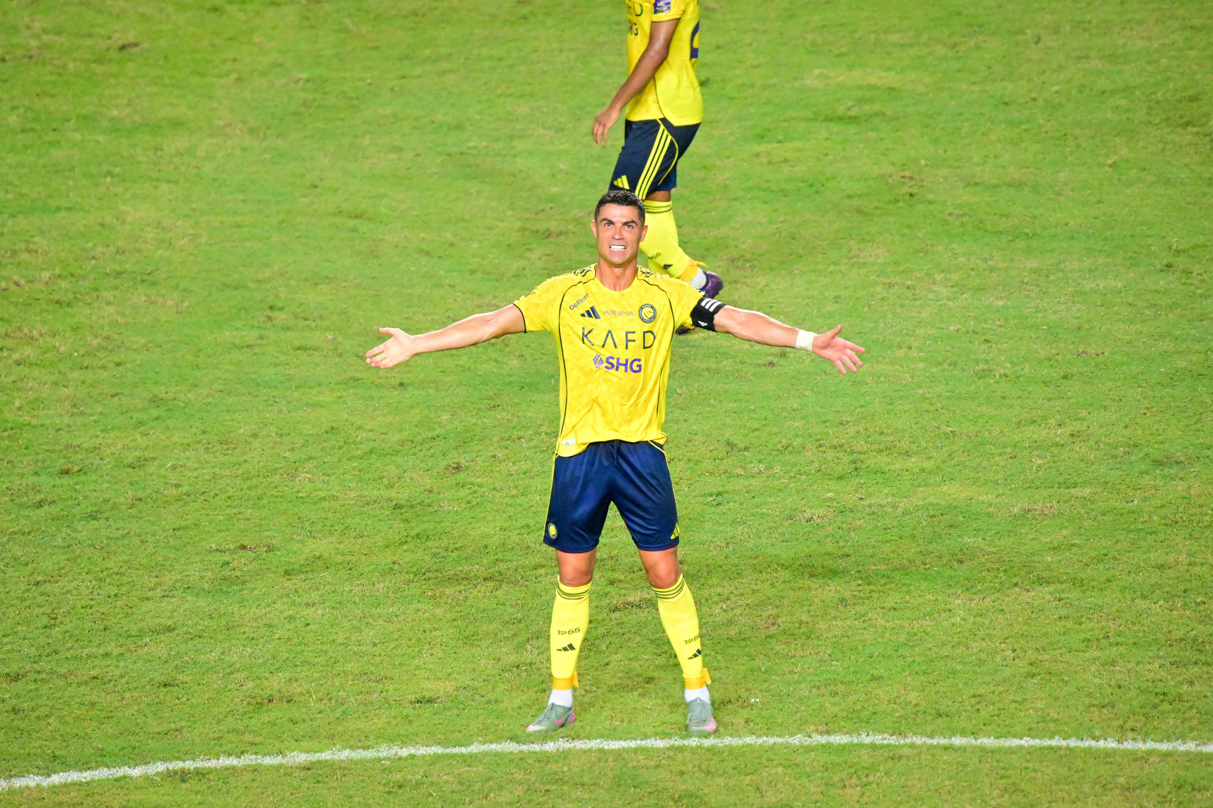 Cristiano Ronaldo jubelt über den Traumschuss.