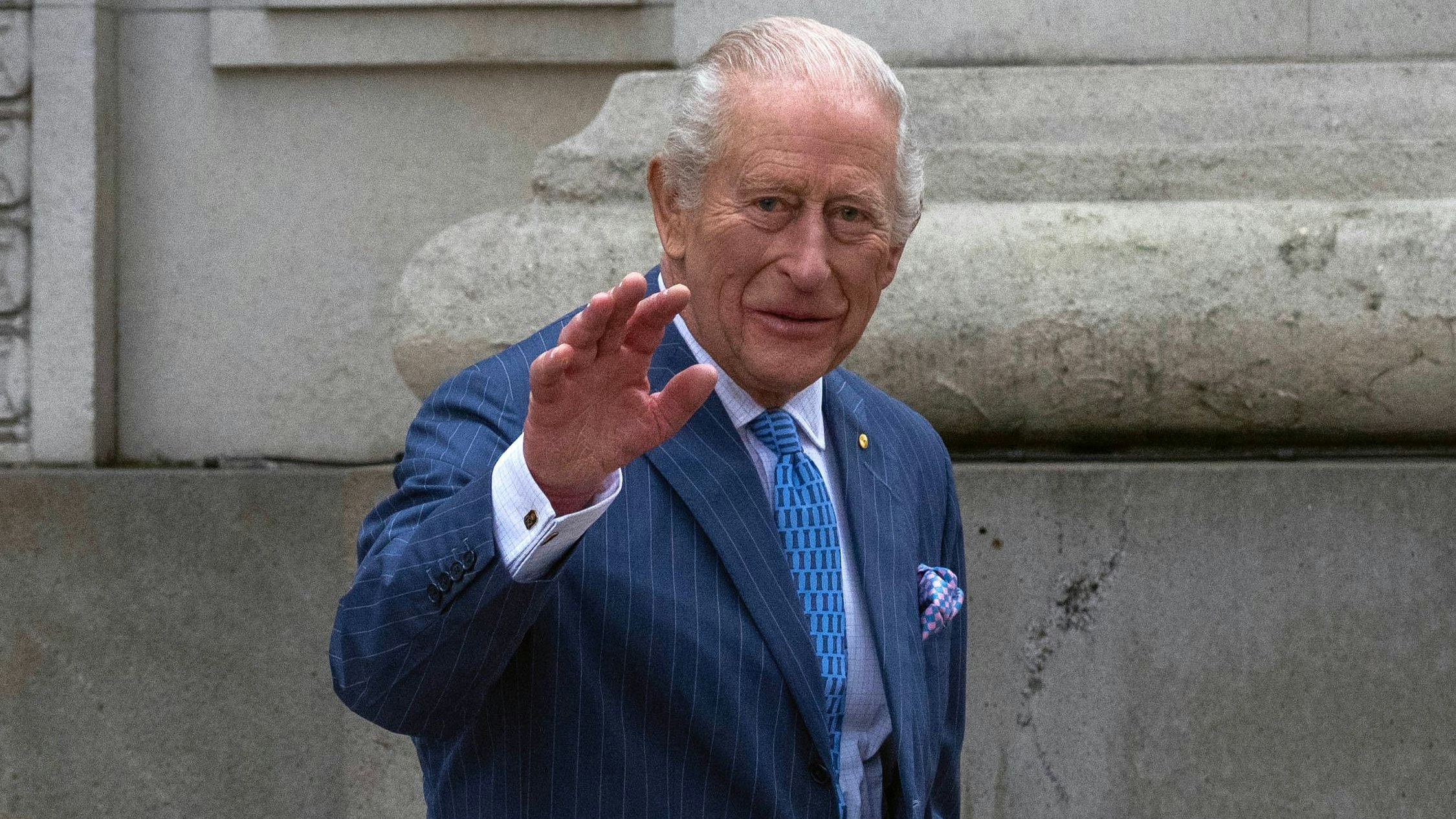 Heute.at - Neuer Podcast mit König Charles und Hollywood-Star