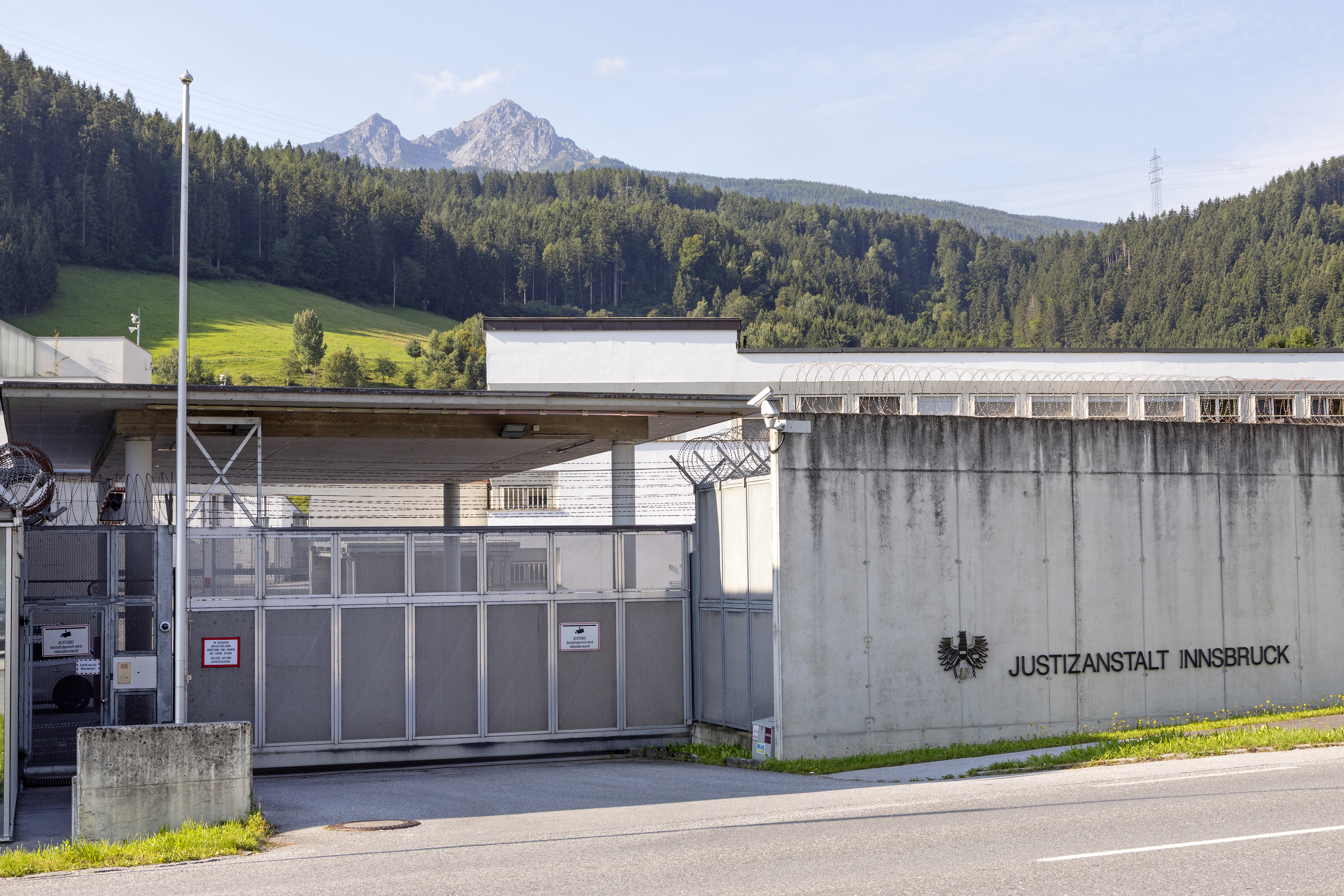 Die Justizanstalt Innsbruck, gemeinhin "Ziegelstadel" genannt: Hier sitzt KHG seit 2. Juni 2025 ein