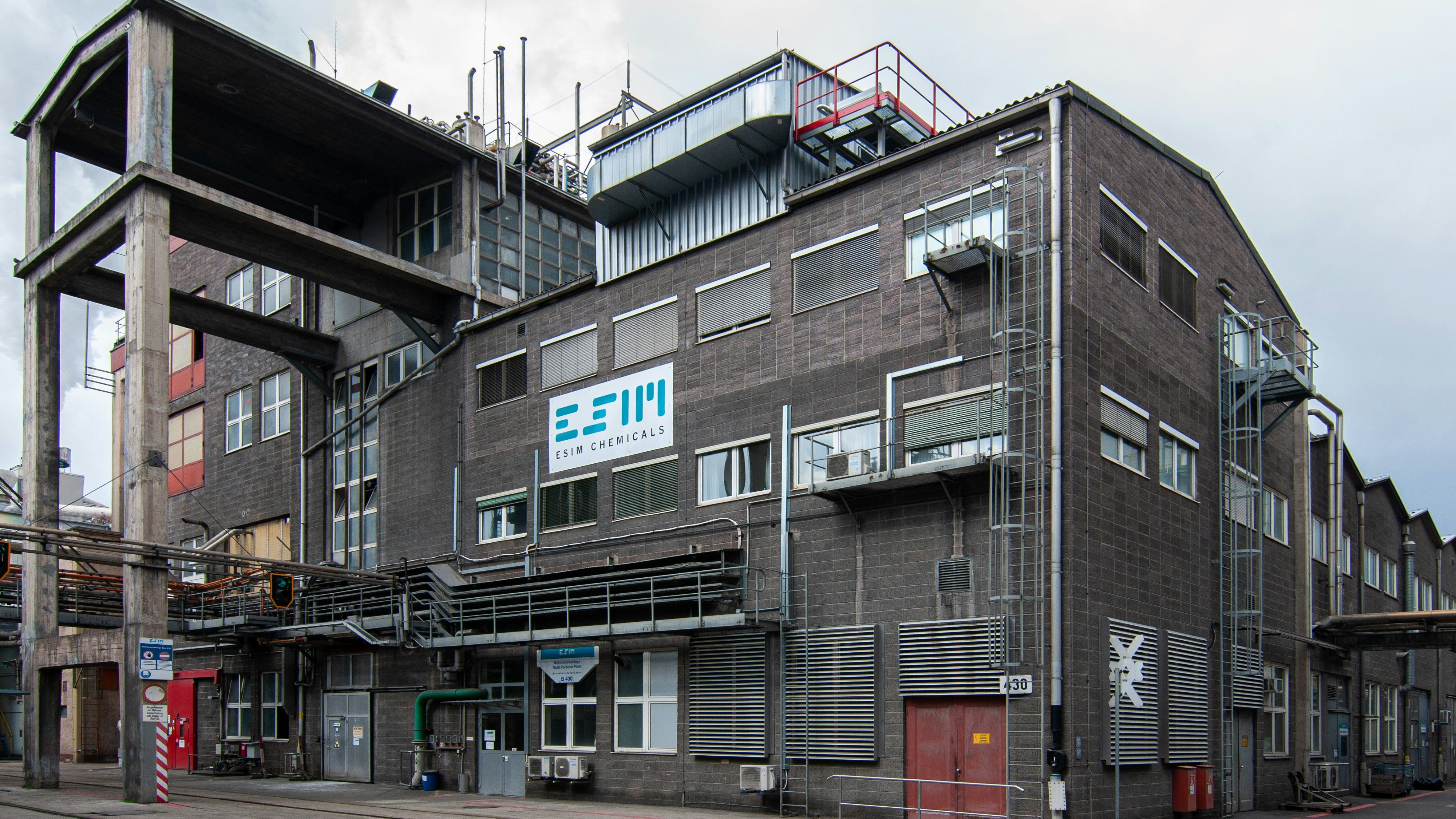 Die Firma ESIM Chemicals GmbH ist im Linzer Chemiepark untergebracht und musste kürzlich Insolvenz anmelden.