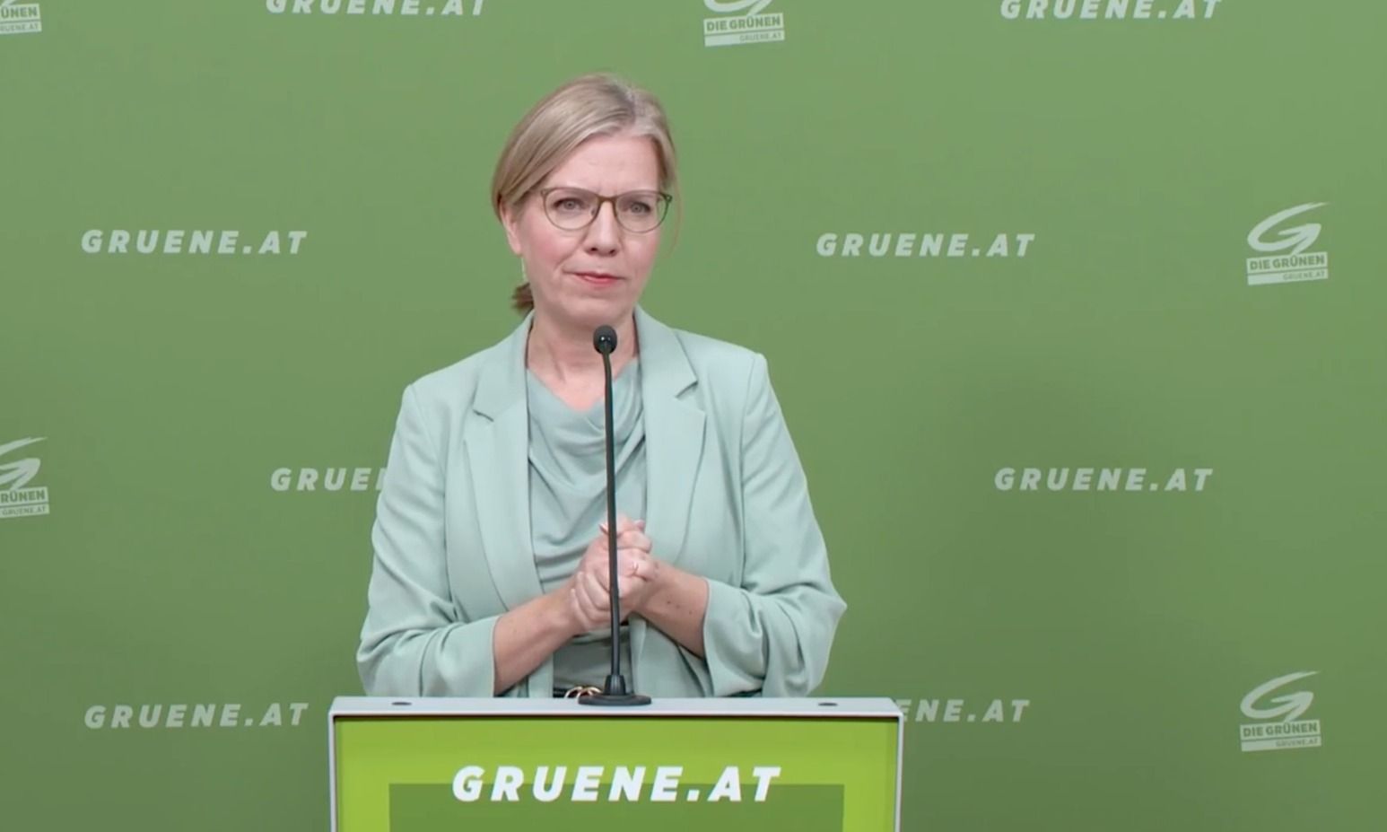 Grünen-Chefin Leonore Gewessler teilt gegen Verkehrsminister Peter Hanke (SPÖ) aus.