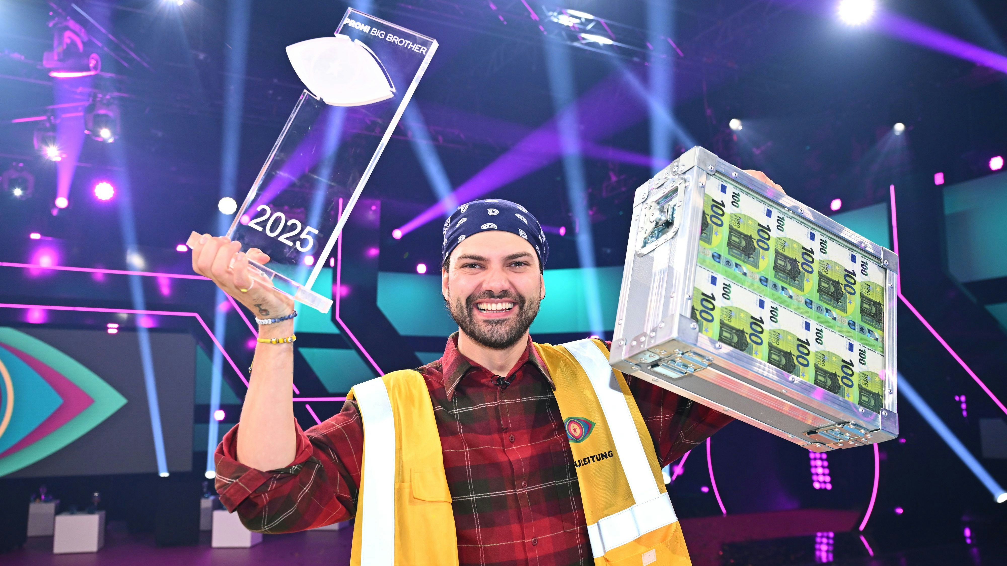 Heute.at - Endlich Geld in der Tasche! Jimi Blue gewinnt PBB