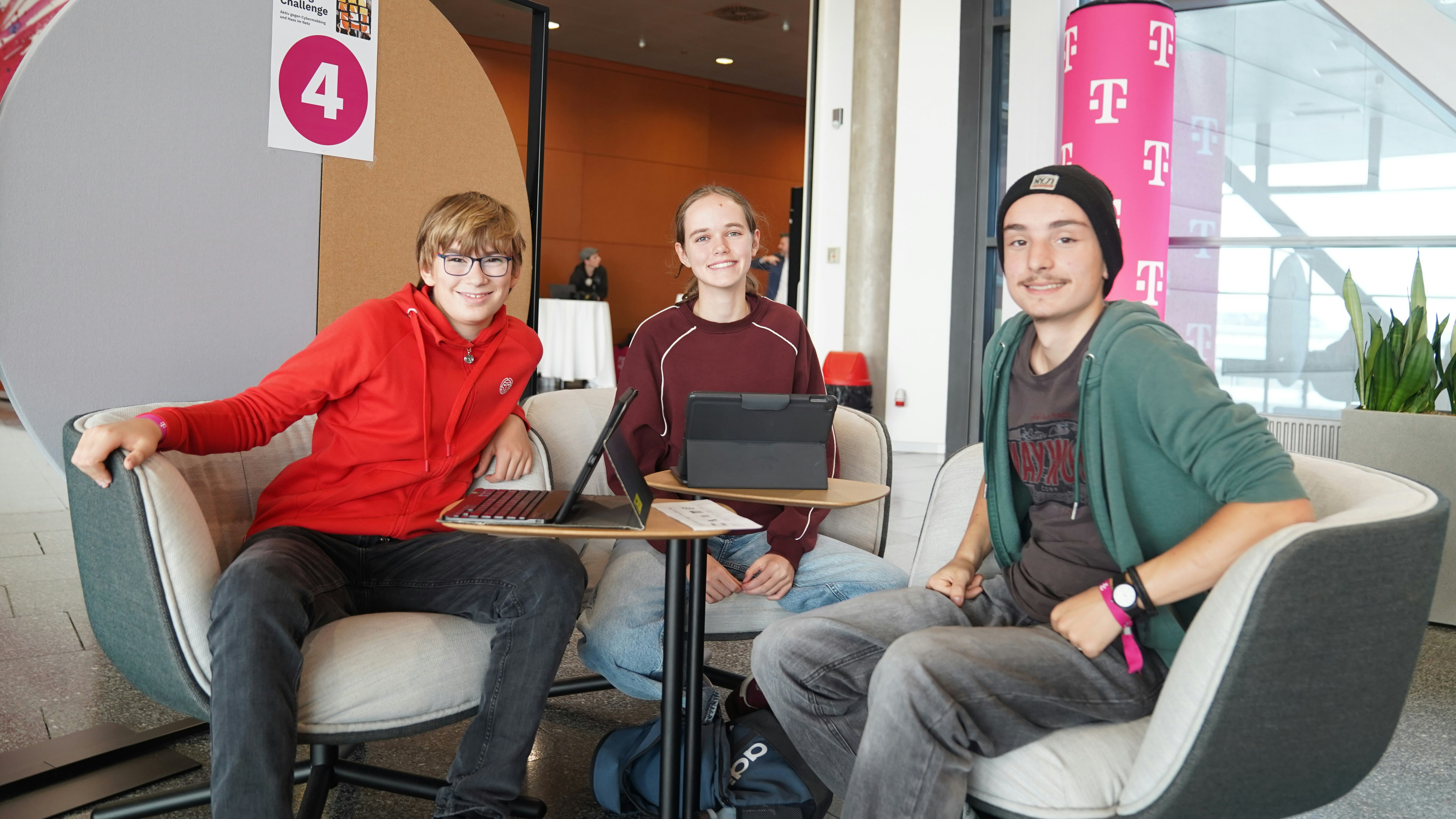 Marc, Antonia und Oliver (v.l.) programmierten eine App.