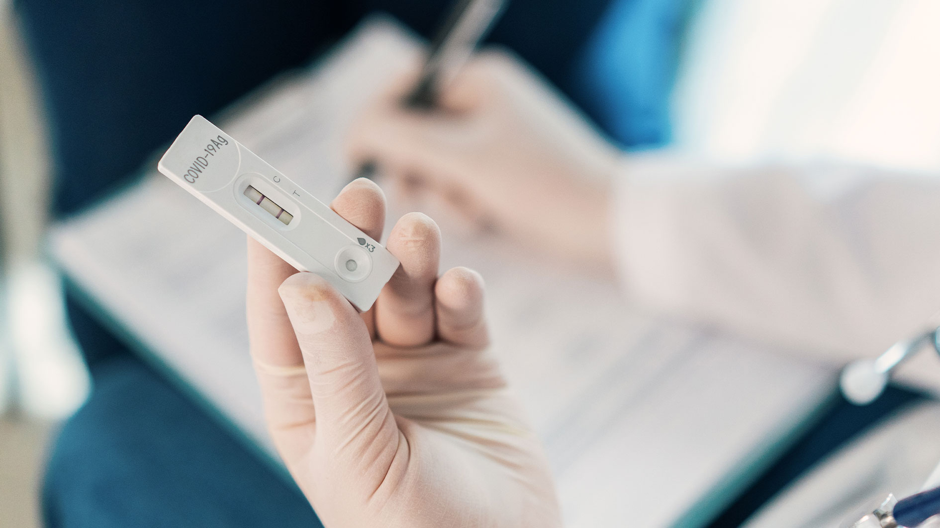 Nur für COVID-Risikopatienten sind die PCR-Tests kostenlos, der Rest muss dafür blechen.