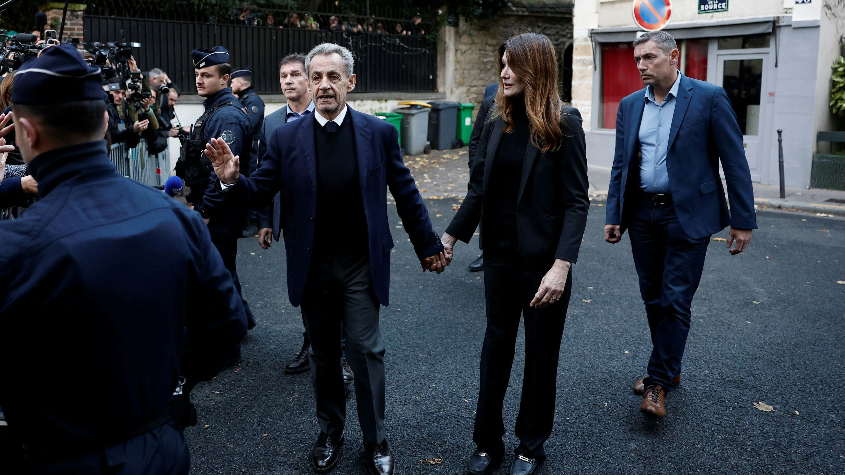 Heute.at - Nicolas Sarkozy tritt Haftstrafe in Paris an