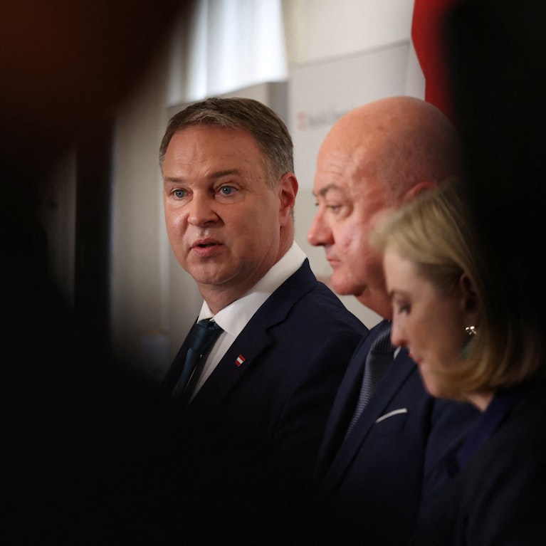 In der Pressestunde überraschte Andreas Babler alle mit einer fixen Rabattliste für Lebensmittel – vor allem seine eigenen Koalitionspartner. Wie die Liste entstand, was zwei große Bier damit zu tun haben und warum das alles nicht "Hudriwudri" gemeint war.