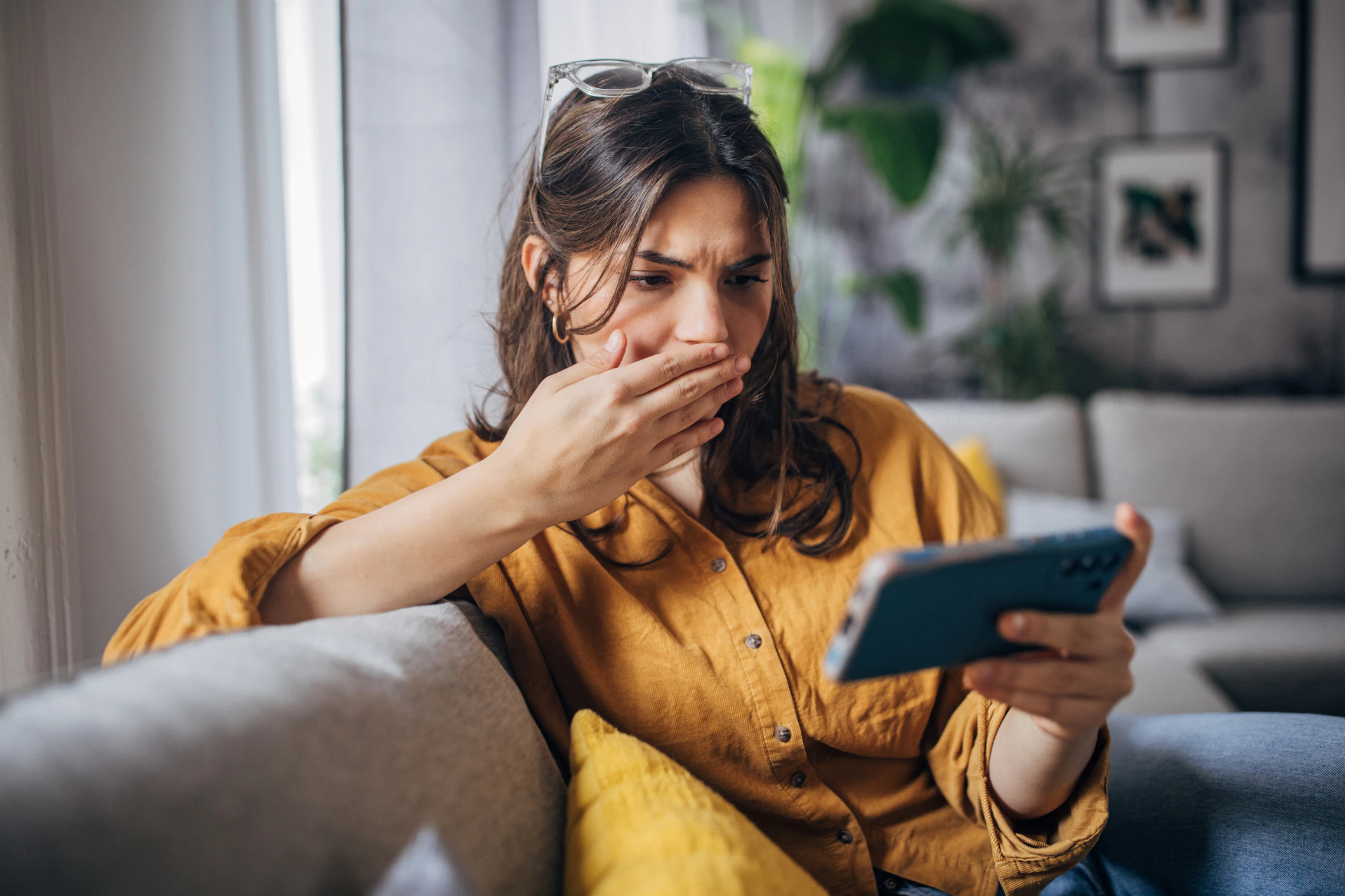 Das unaufgeforderte Zusenden von intimen Texten oder Bildern stellt immer eine sexuelle Belästigung dar