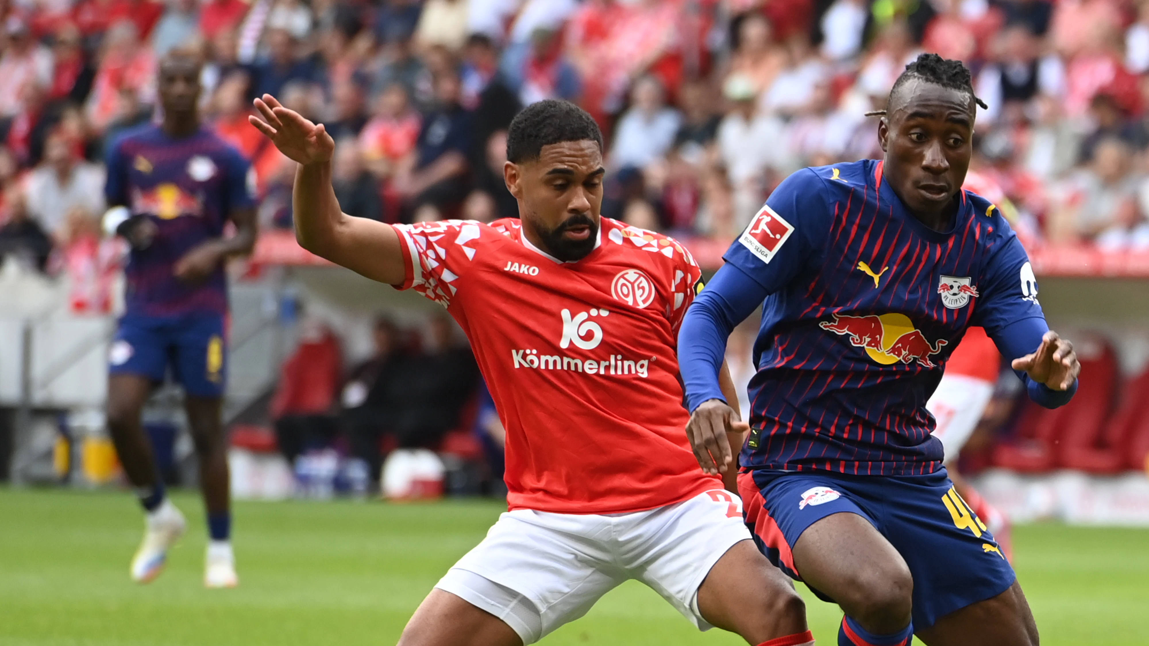 Philipp MWENE MZ gegen Yan DIOMANDE L Aktion, Zweikampf, 1.FSV Mainz 05 MZ - RB Leipzig L 0-1 Fussball 1. Bundesliga Saison 2025/2026, 3.Spieltag, Spieltag3, matchday3, am 13.09.2025, MEWA Arena Mainz. DFL regulations prohibit any use of photographs as image sequences and/or quasi-video ÃÂ *** Philipp MWENE MZ vs Yan DIOMANDE L Action, duel, 1 FSV Mainz 05 MZ RB Leipzig L 0 1 Football 1 Bundesliga Season 2025 2026, 3 Matchday, Matchday3, matchday3, am 13 09 2025, MEWA Arena Mainz DFL regulations prohibit any use of photographs as image sequences and or quasi video ÃÂ