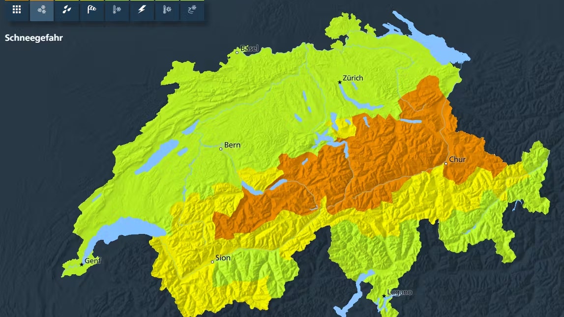 Am Montag gilt eine erhebliche Schneegefahr entlang der Alpen.