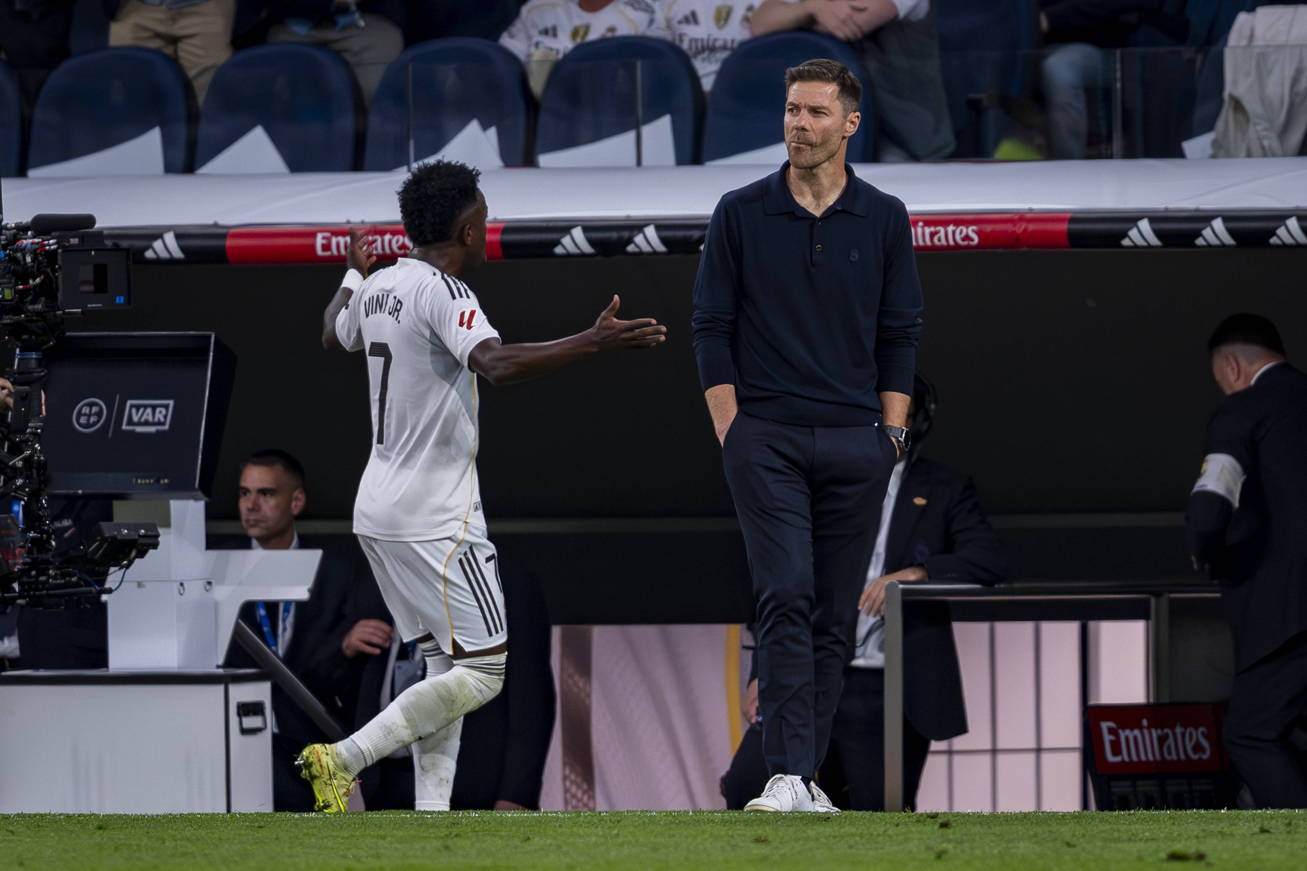 Vinicius Junior und Xabi Alonso