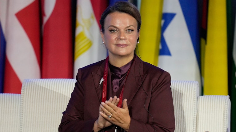 In Russlands Führungsebene rollten zuletzt die Köpfe. Bei Präsident Putin finden nur mehr wenige Gehör, darunter seine mutmaßliche Cousine Anna Tsivilova und seine mutmaßliche Tochter Katerina Tichonowa. Wer aufstieg, wer fiel, wie das neue Machtspiel funktioniert.