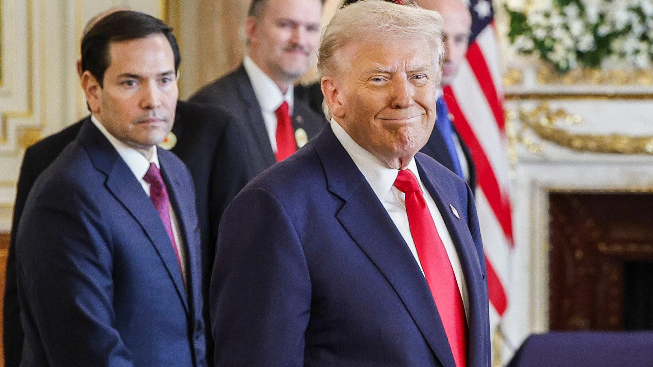 US-Präsident Donald Trump befindet sich auf Asien-Reise, während die Behörden der Vereinigten Staaten weiter im Shutdown darniederliegen.