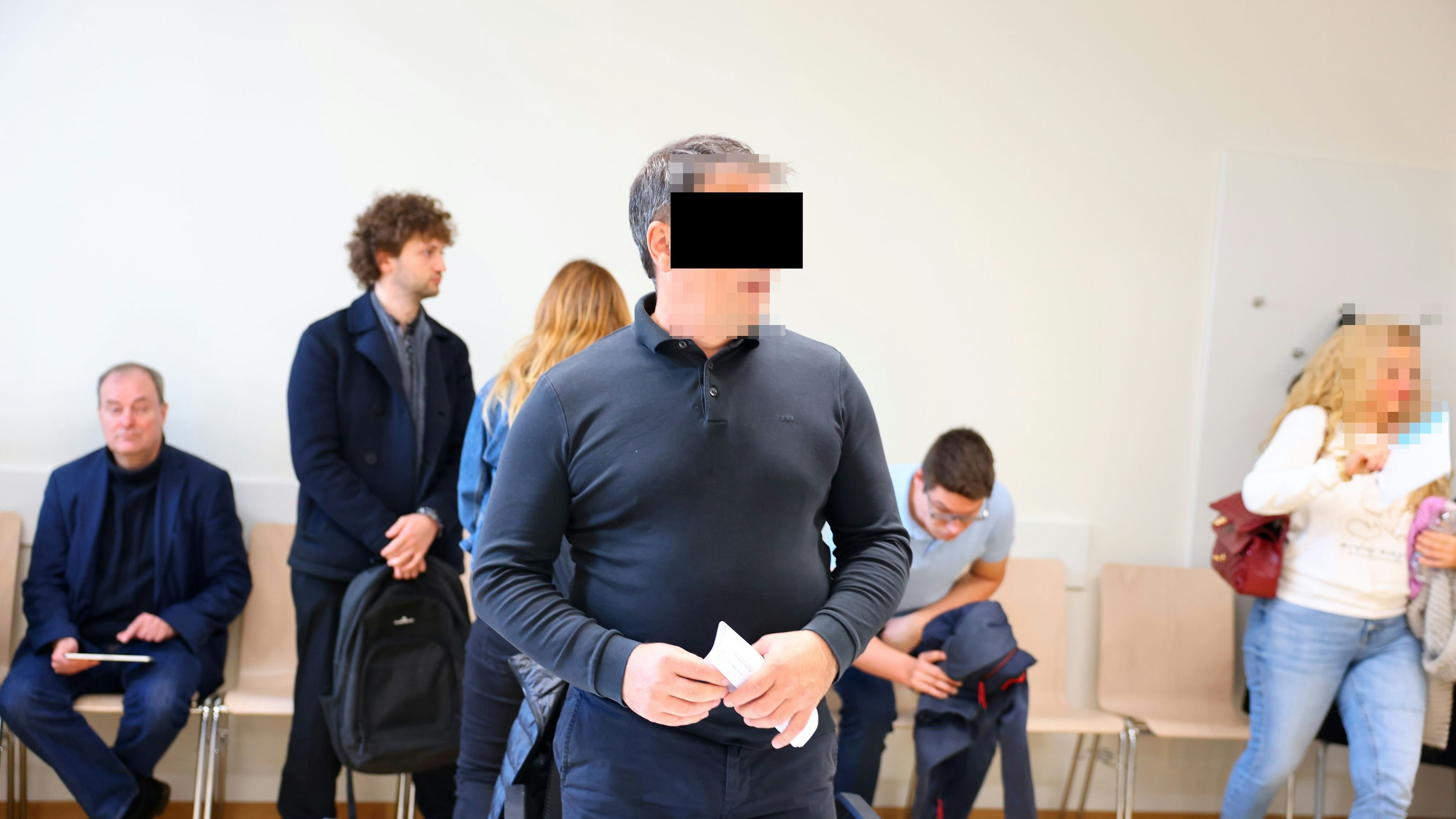 Heute.at - Balkan-Party eskaliert – Musiker wirft Hocker auf Gast