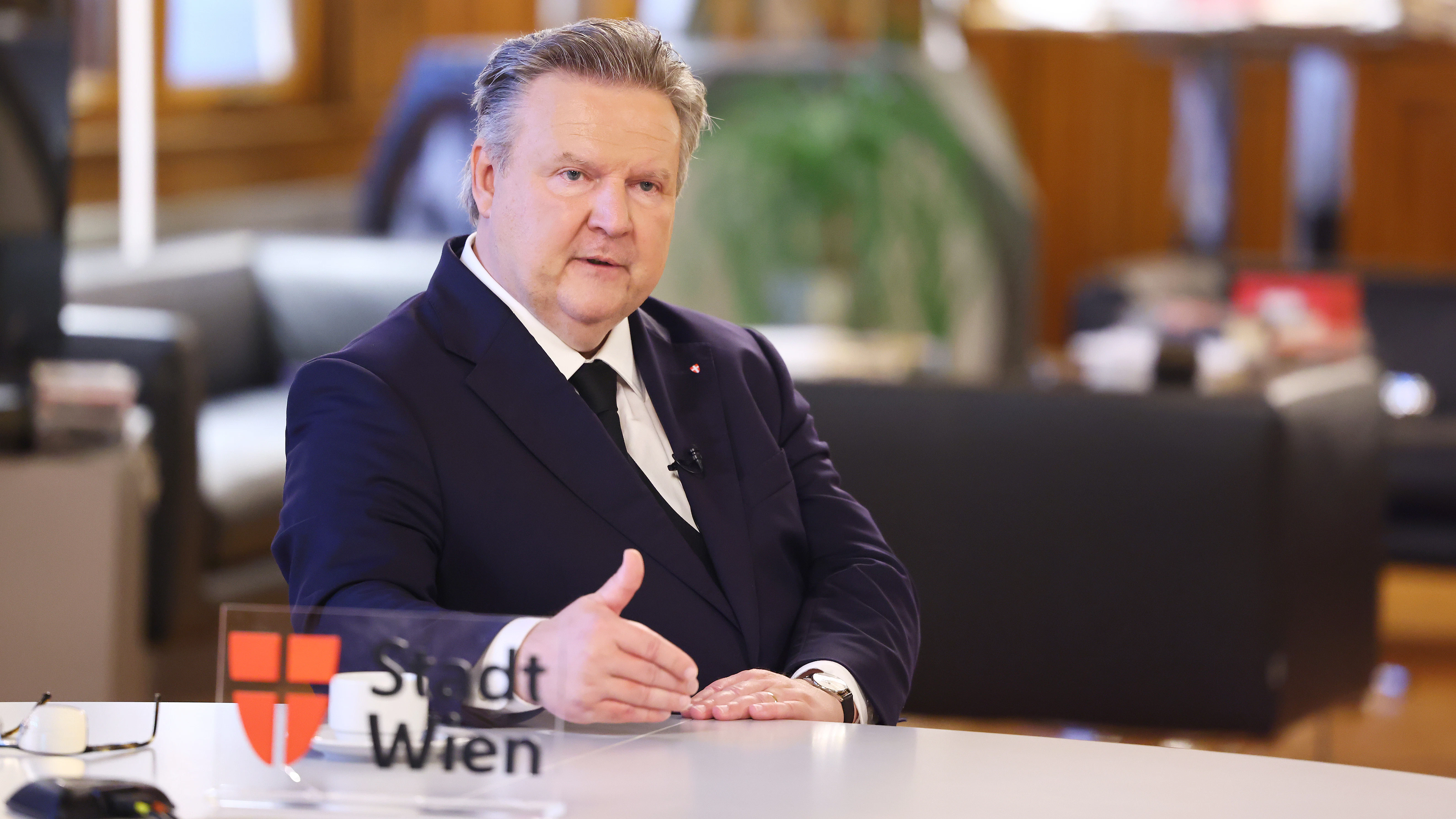 Heute.at - Hitzewelle – Stadtchef Ludwig gibt Wassergarantie ab