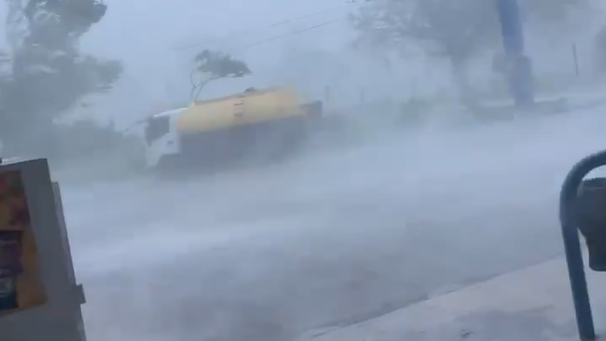 Ein Video aus Black River zeigt das Eintreffen von Hurrikan Melissa auf Jamaica.