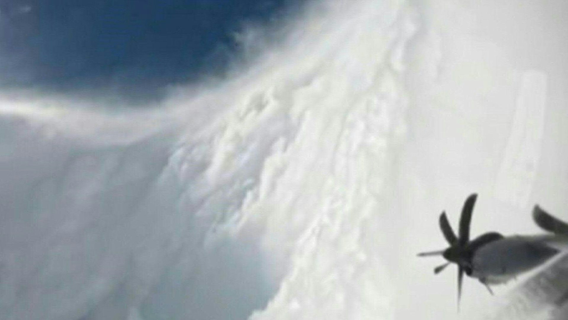 Heute.at - Im Auge des Hurrikans – Flugzeug filmt Monstersturm