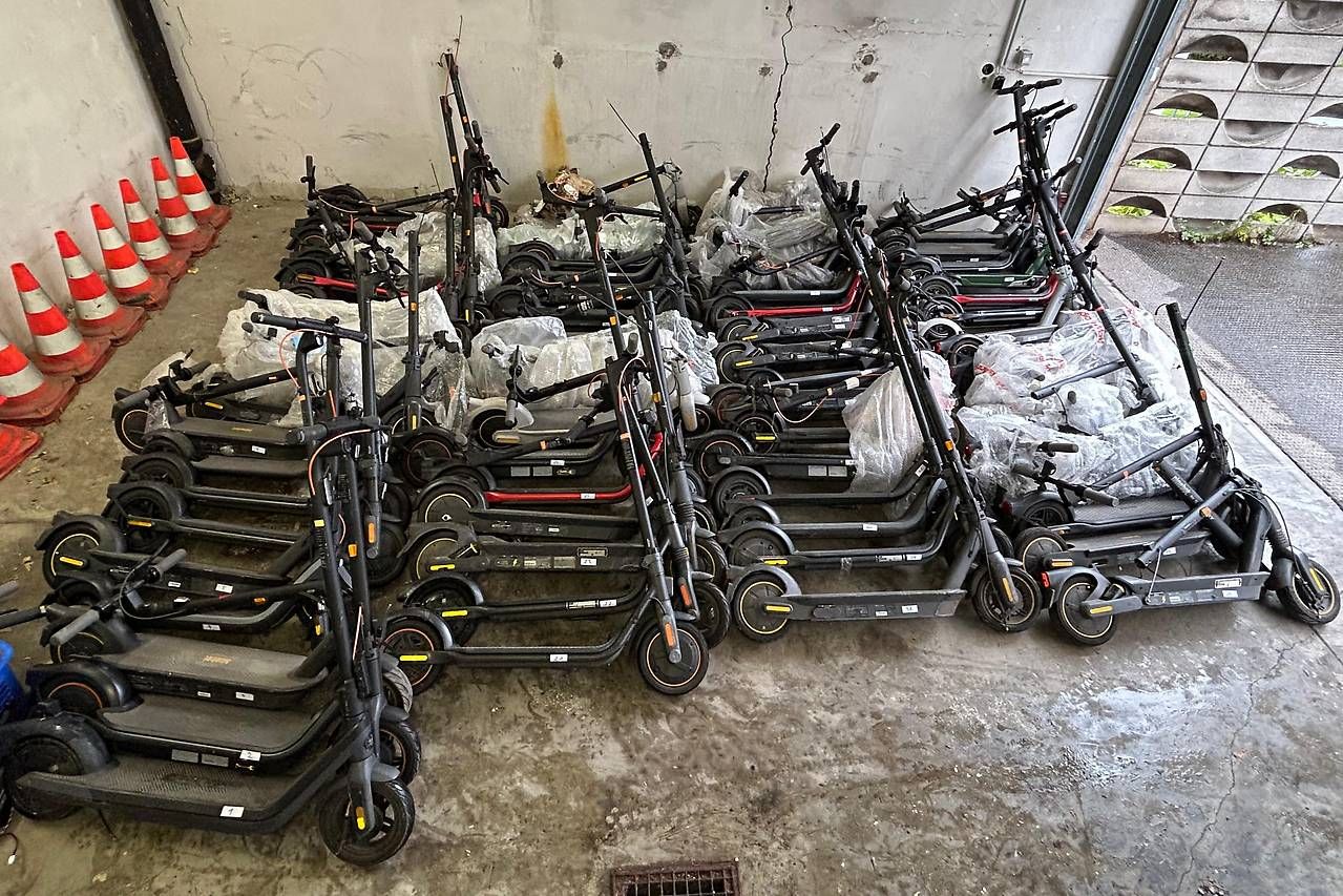 In der Wohnung des Verdächtigen und in dem Kierlinger Firmensitz konnten am Montag 69 E-Scooter sichergestellt werden.